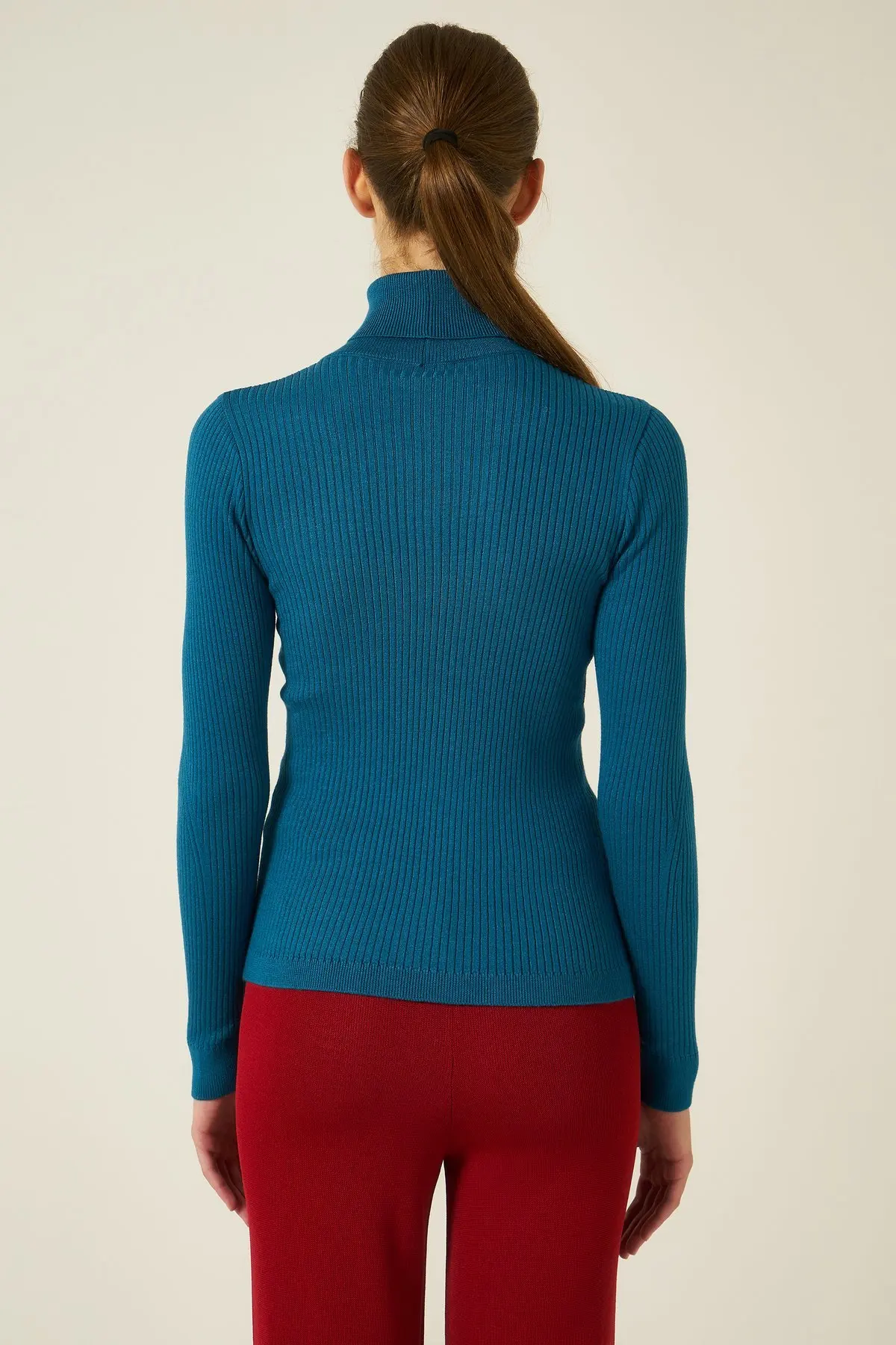 Женский трикотажный джемпер с круглым вырезом Joinus| |