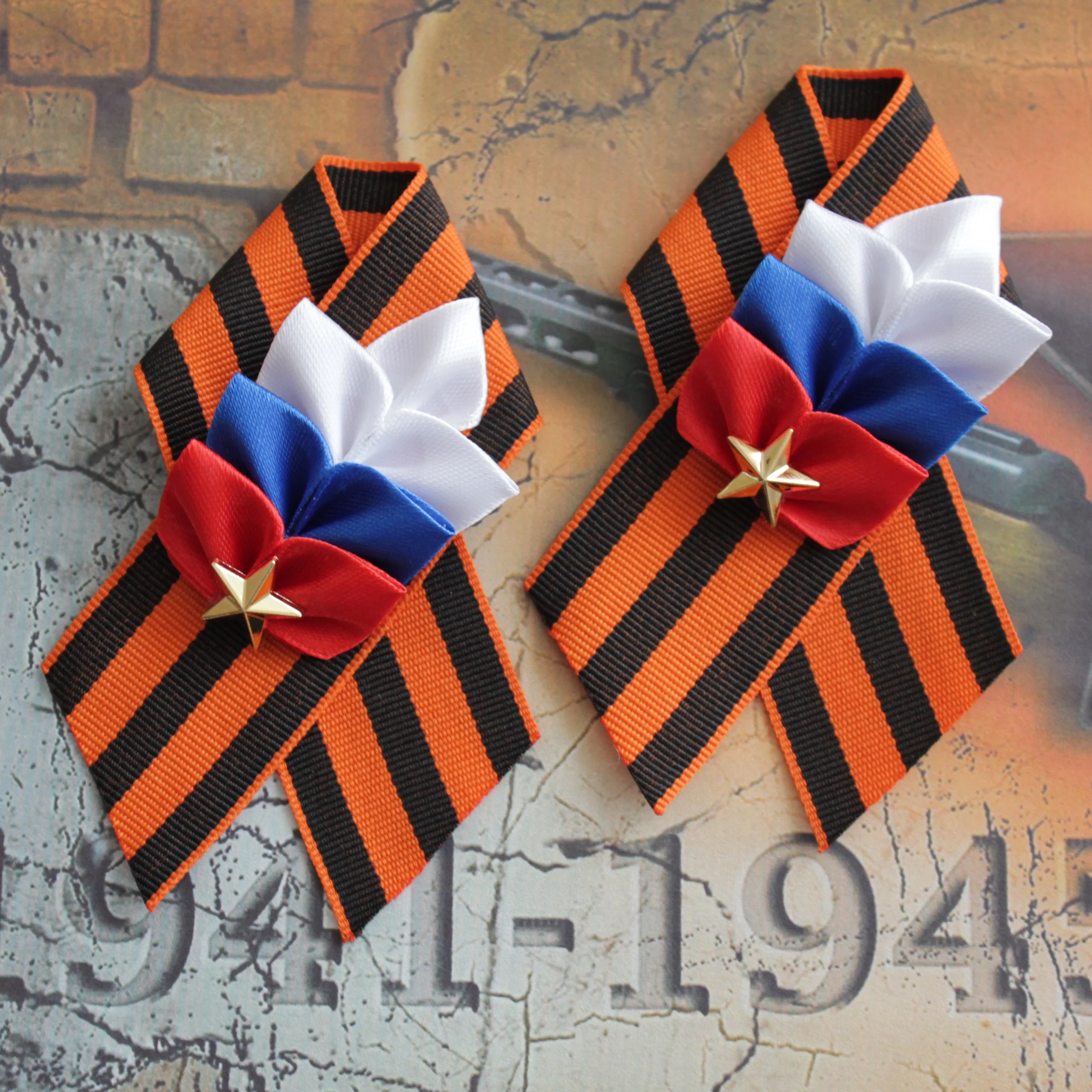 Брошь георгиевская лента на 9 мая день победы российский флаг триколор. Значок