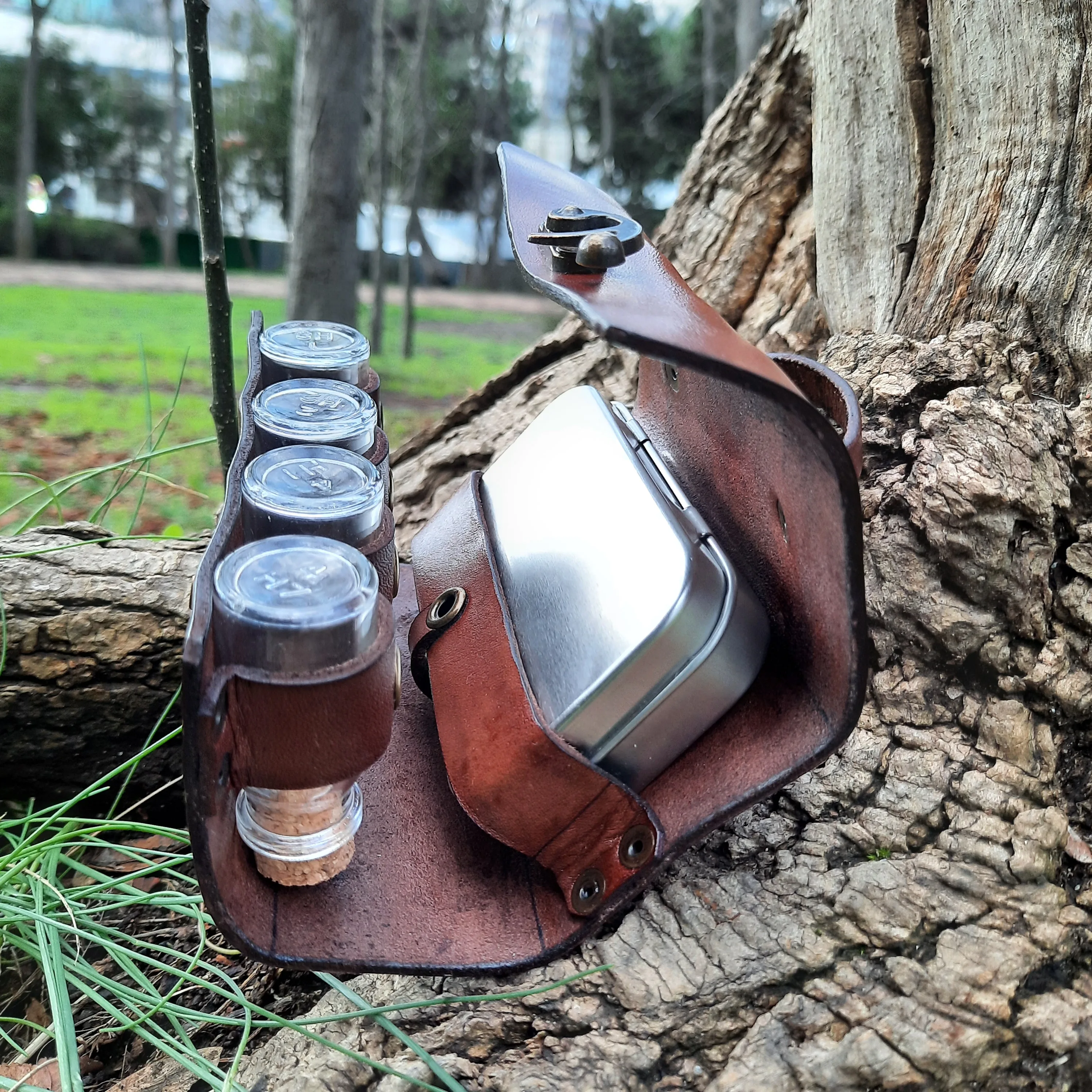 

Handmade Pocket Camping Accessories Tactical Organizer Bags Outdoor Spice Fire Box Leather Bushcraft Gear Hunting Survival Kits