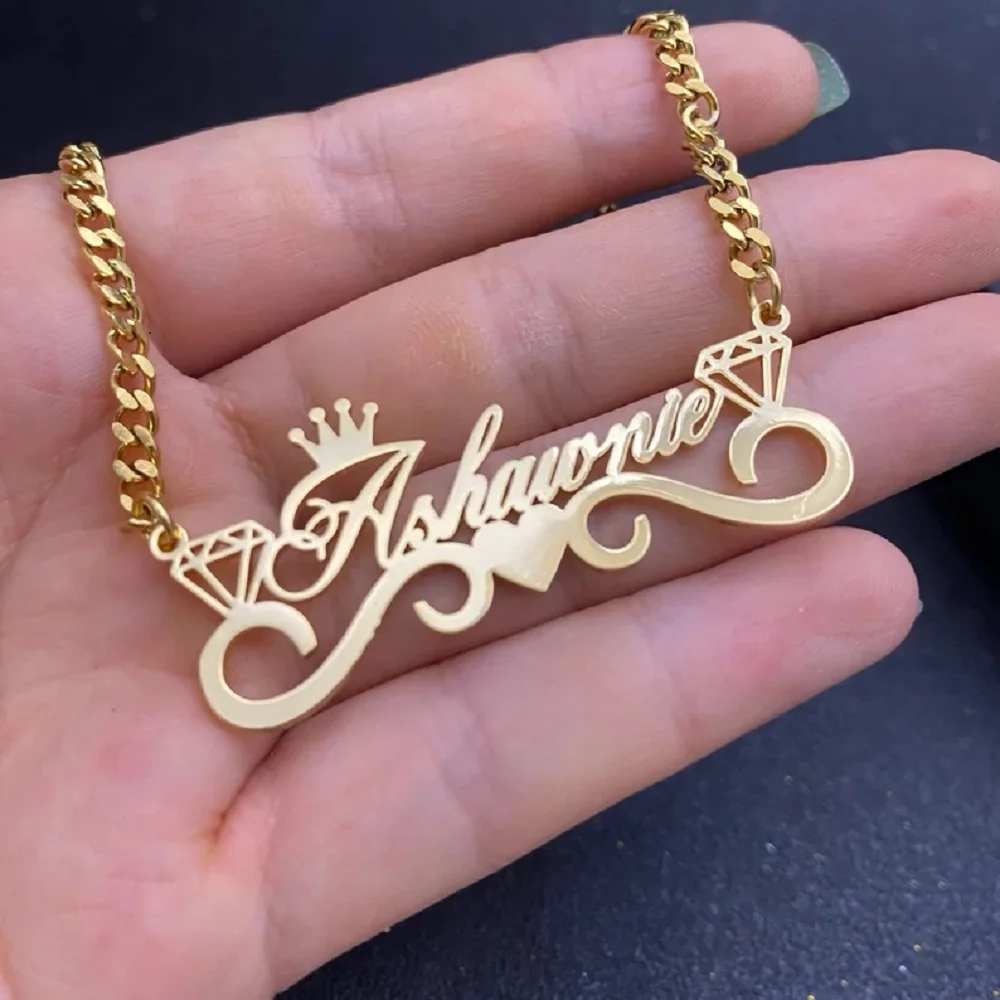 Персонализированное ожерелье с изображением курсива сердцем именем короны на