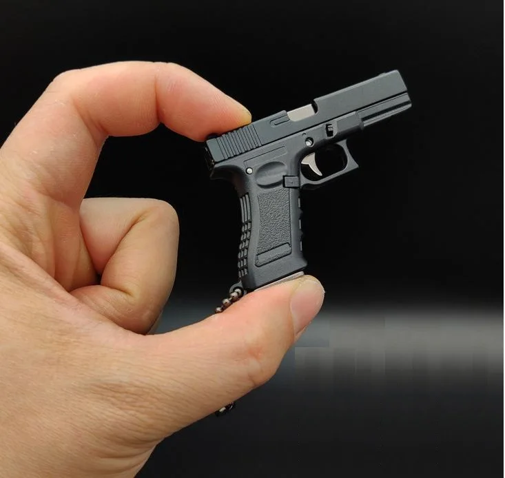 Брелок Glock G17 масштаб 1:3 черный пистолет PUBG детский игрушечный | Украшения и