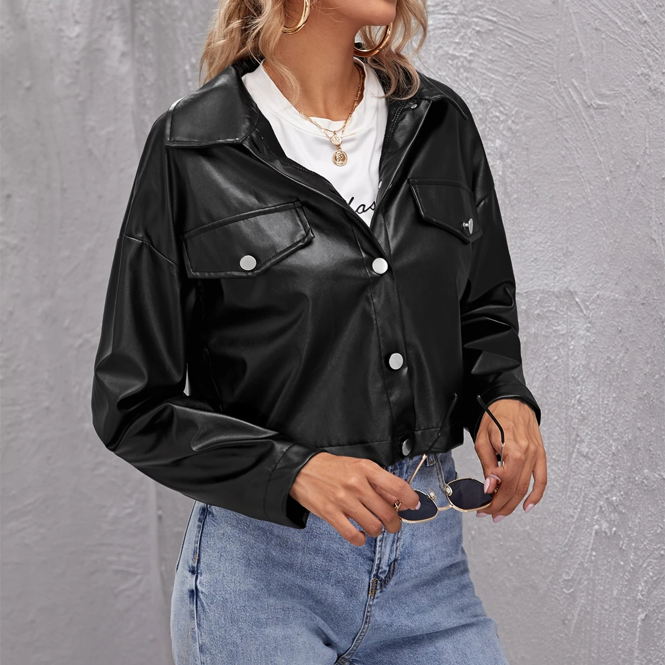 

2021 Fall/Winter Collection Women Clothing Crop Tops Outwear Buttons Front Drop Shoulder Dual Flap Pocket PU Jacket Blouson