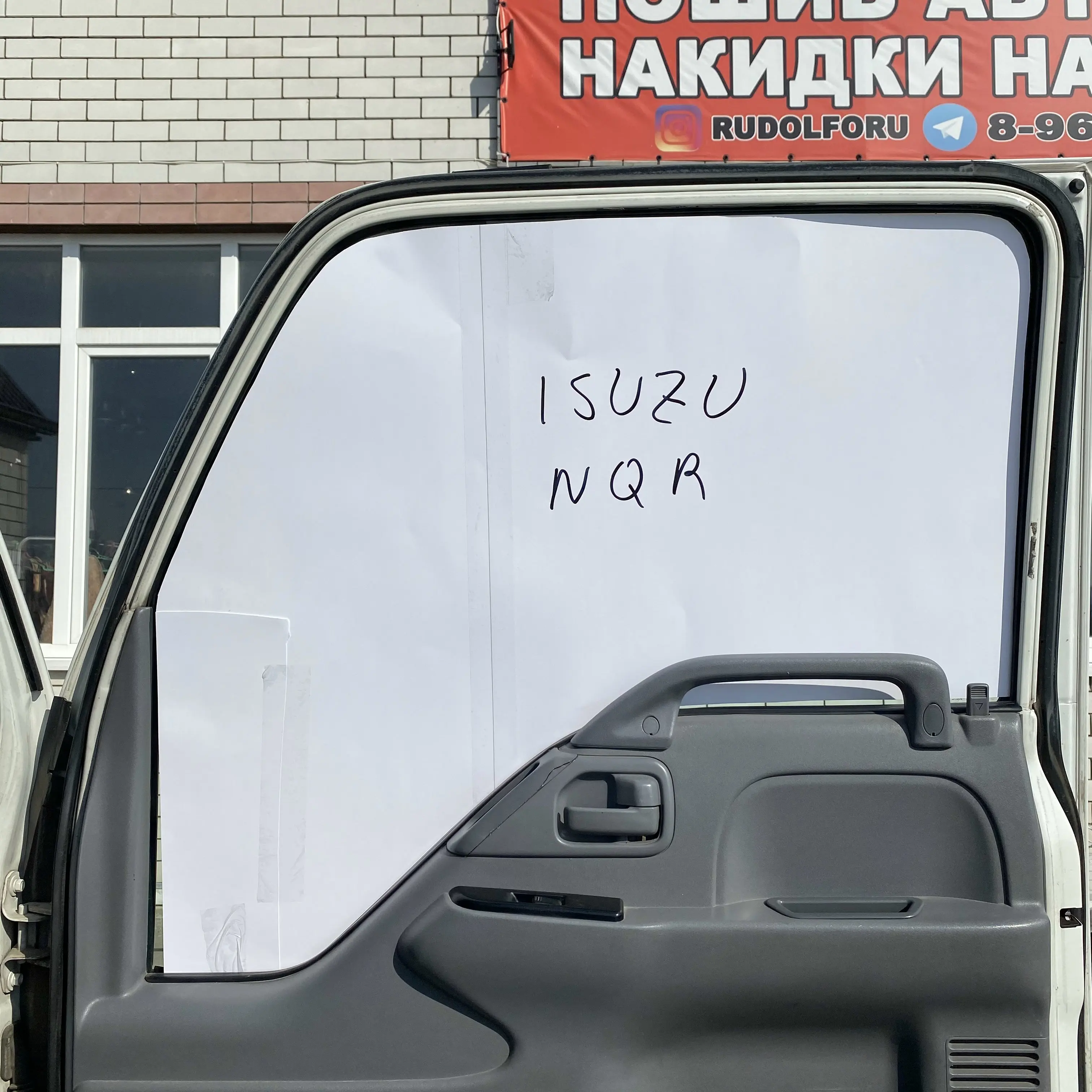 Каркасные шторки на ISUZU NQR (ПРЕДЫДУЩИЙ) С РУЧКОЙ ИЗНУТРИ(ВЫС.ДВЕРЬ) |