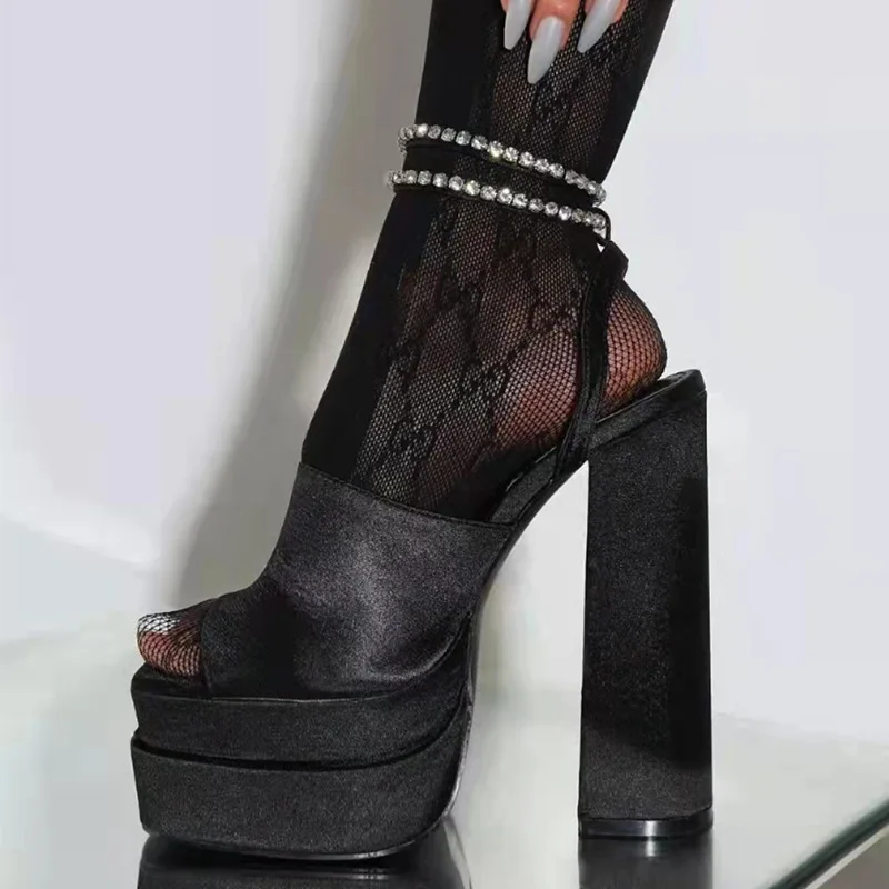 

Женские атласные босоножки на платформе и толстом высоком каблуке, с открытым носком и ремешком на щиколотке