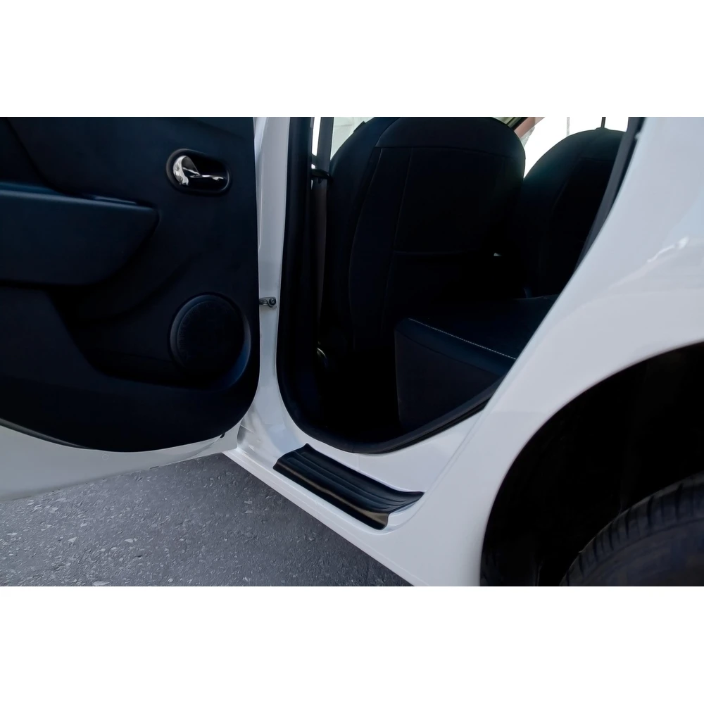 Защитный комплект для автомобиля Renault Sandero 2014-2017. Накладки на задний бампер и 4