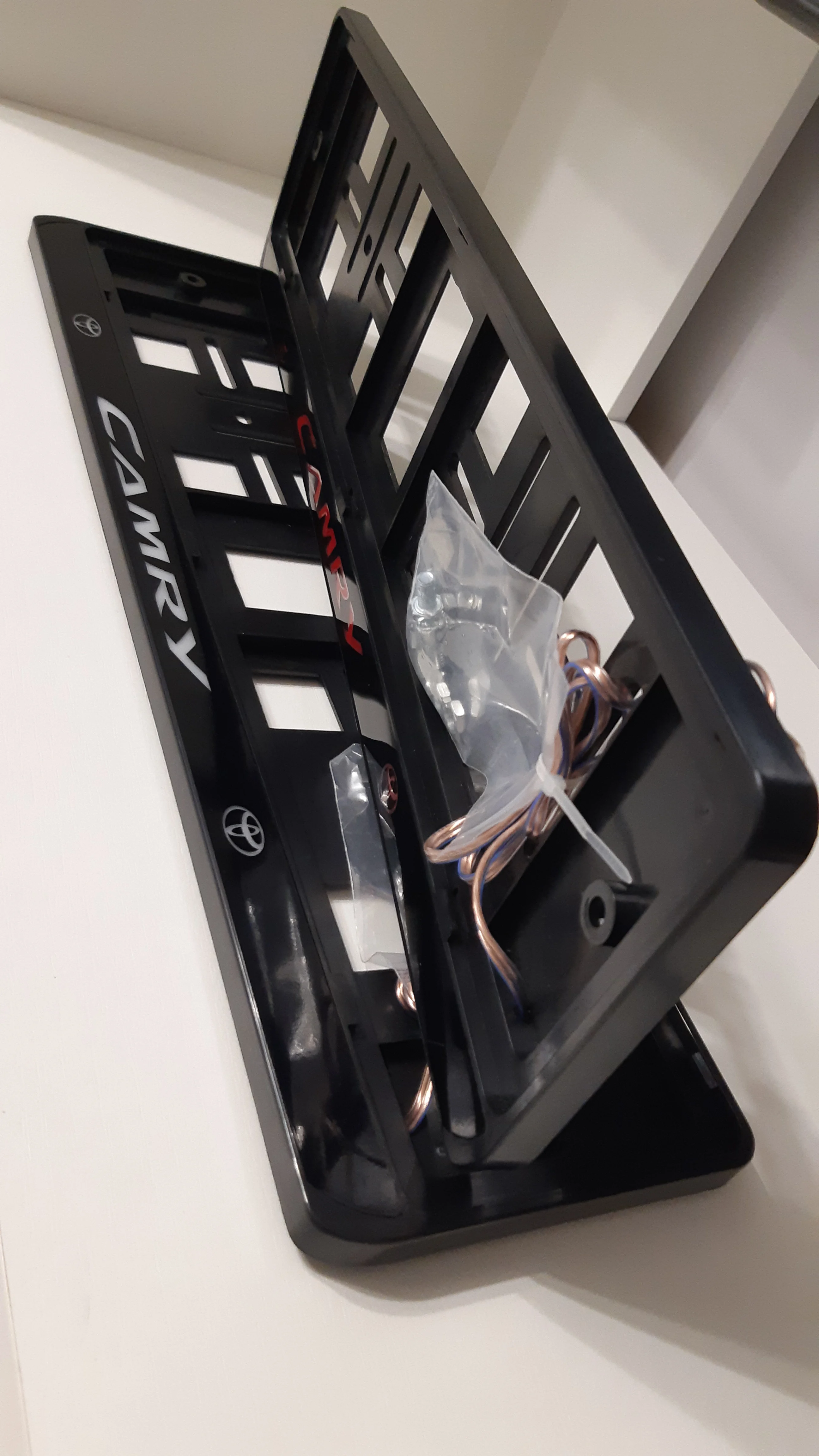 Рамка номера автомобиля с LED подсветкой надписи Тойота Камри 1шт. Car number frame with