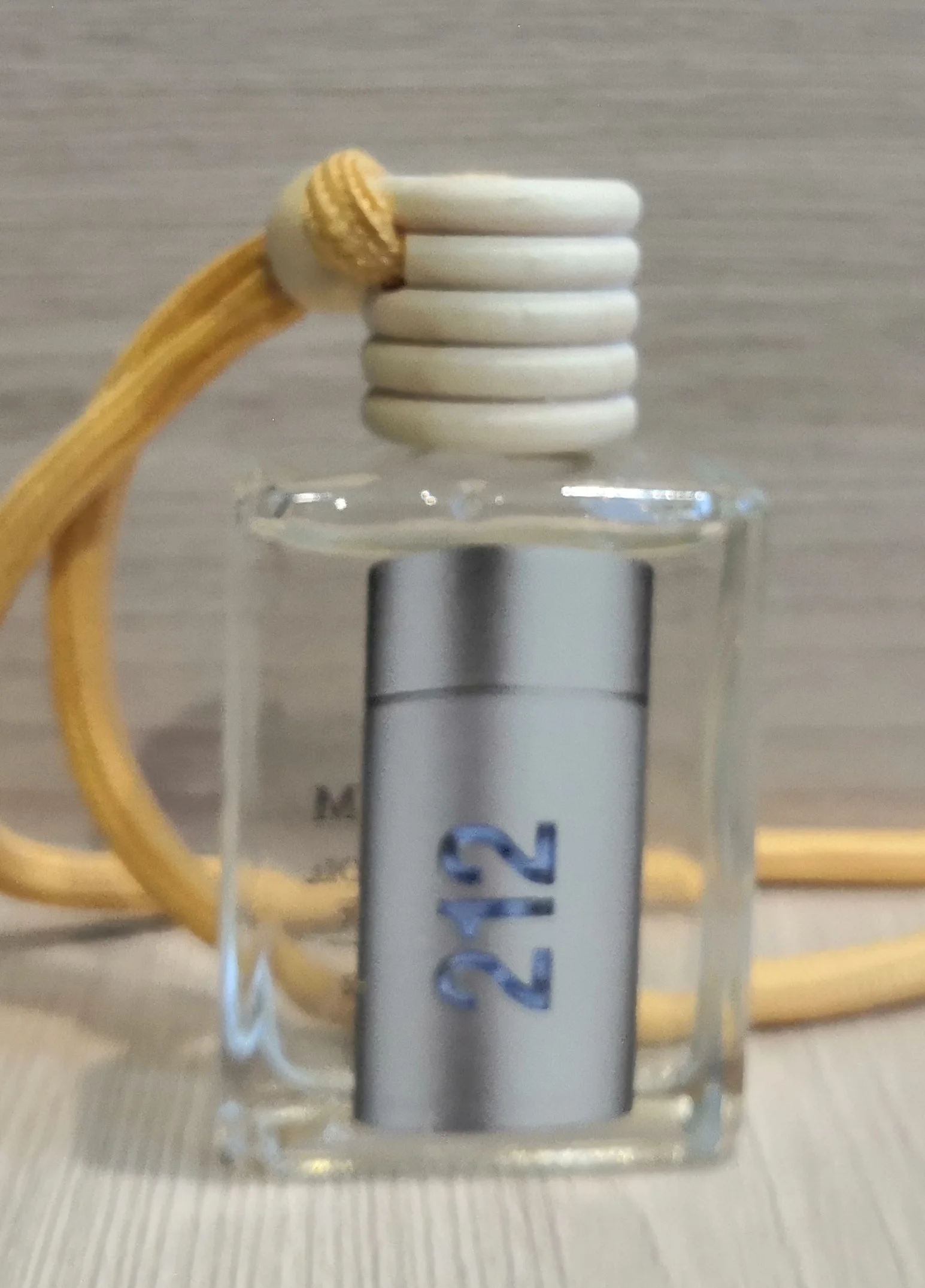 Автопарфюм ароматизатор в автомобиль вонючка масляный парфюм Духи Освежитель