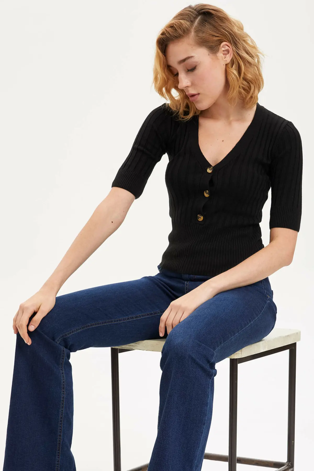 Женский трикотажный пуловер DeFacto белый черный Повседневный с v образным вырезом и