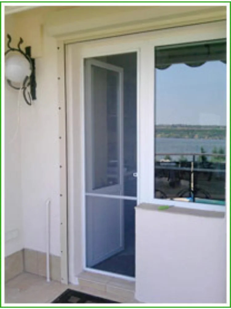 Москитная дверь 42 профиль. Дверная москитная сетка профиль 42. Дверная москитная сетка профиль 42. Пластиковая дверь с москитной сеткой. Пластиковая дверь с москитной сеткой.