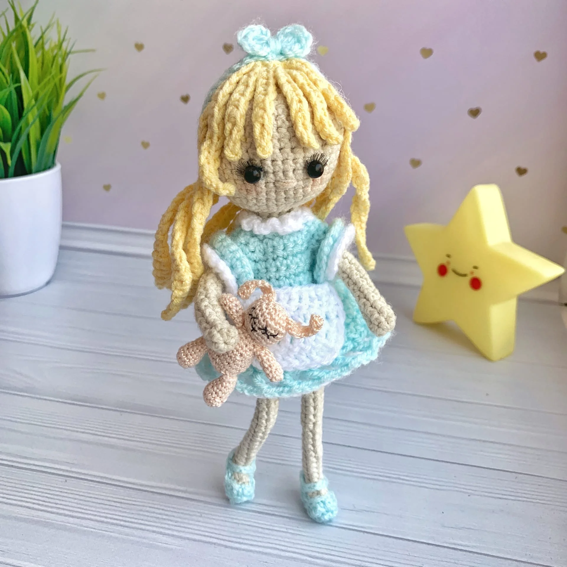 Куклы из хлопкового шпагата. Алиса вязаный. Кот чешир амигуруми. Вязаная кукла выпускница. Кукла алиса крючком.