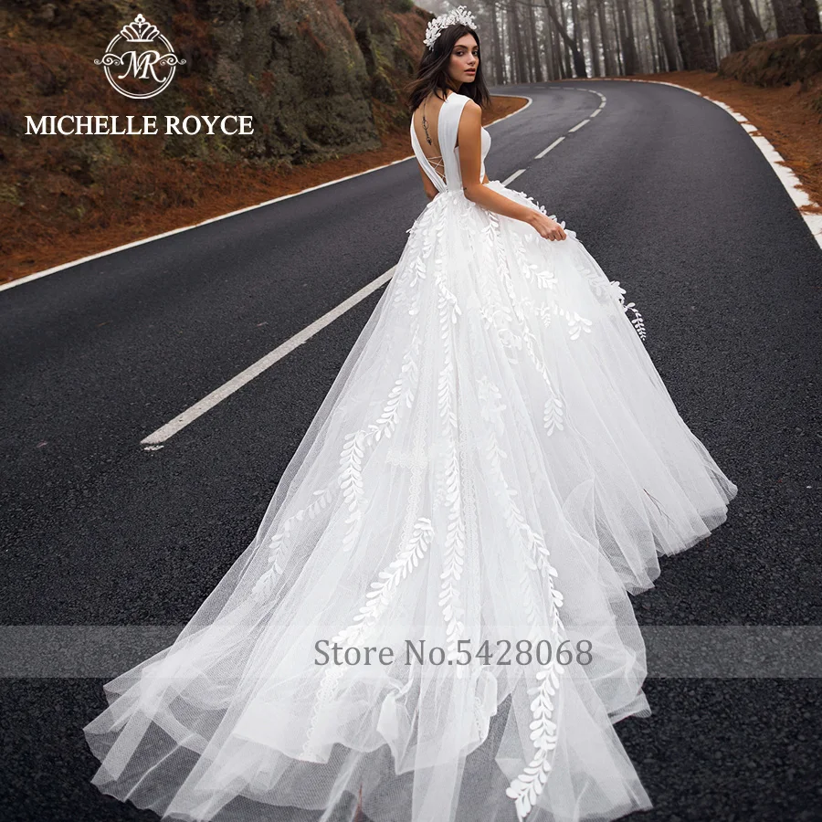 Женское ТРАПЕЦИЕВИДНОЕ свадебное платье It's yiiya белое с V-образным вырезом