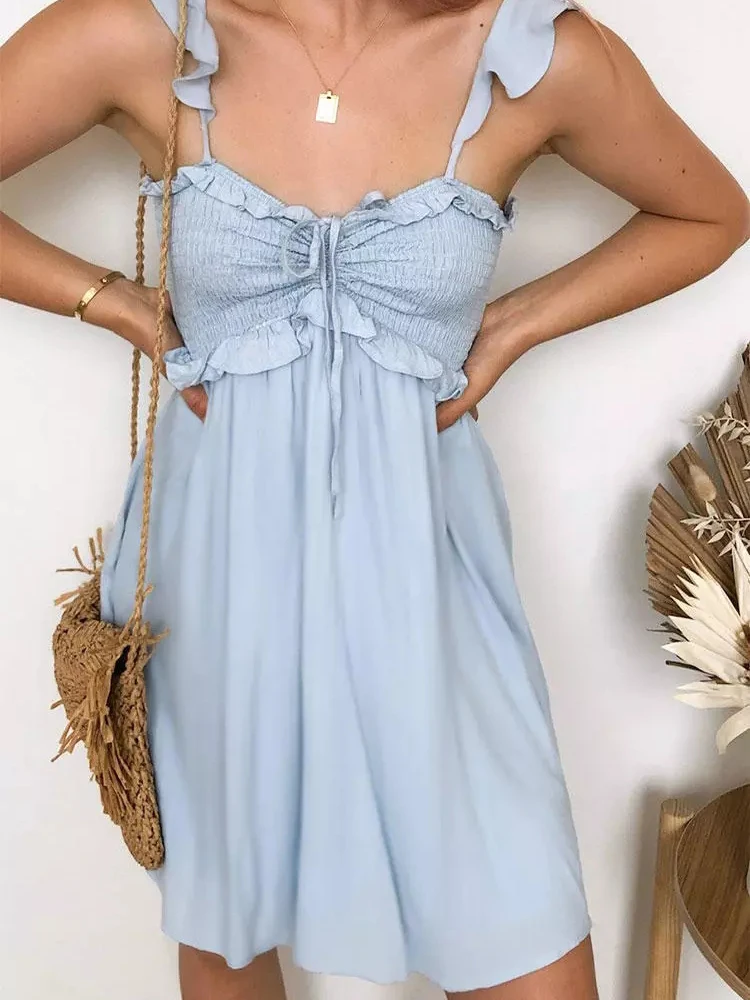 

Мини-платье с рюшами на завязках, открытой спиной и пуговицами