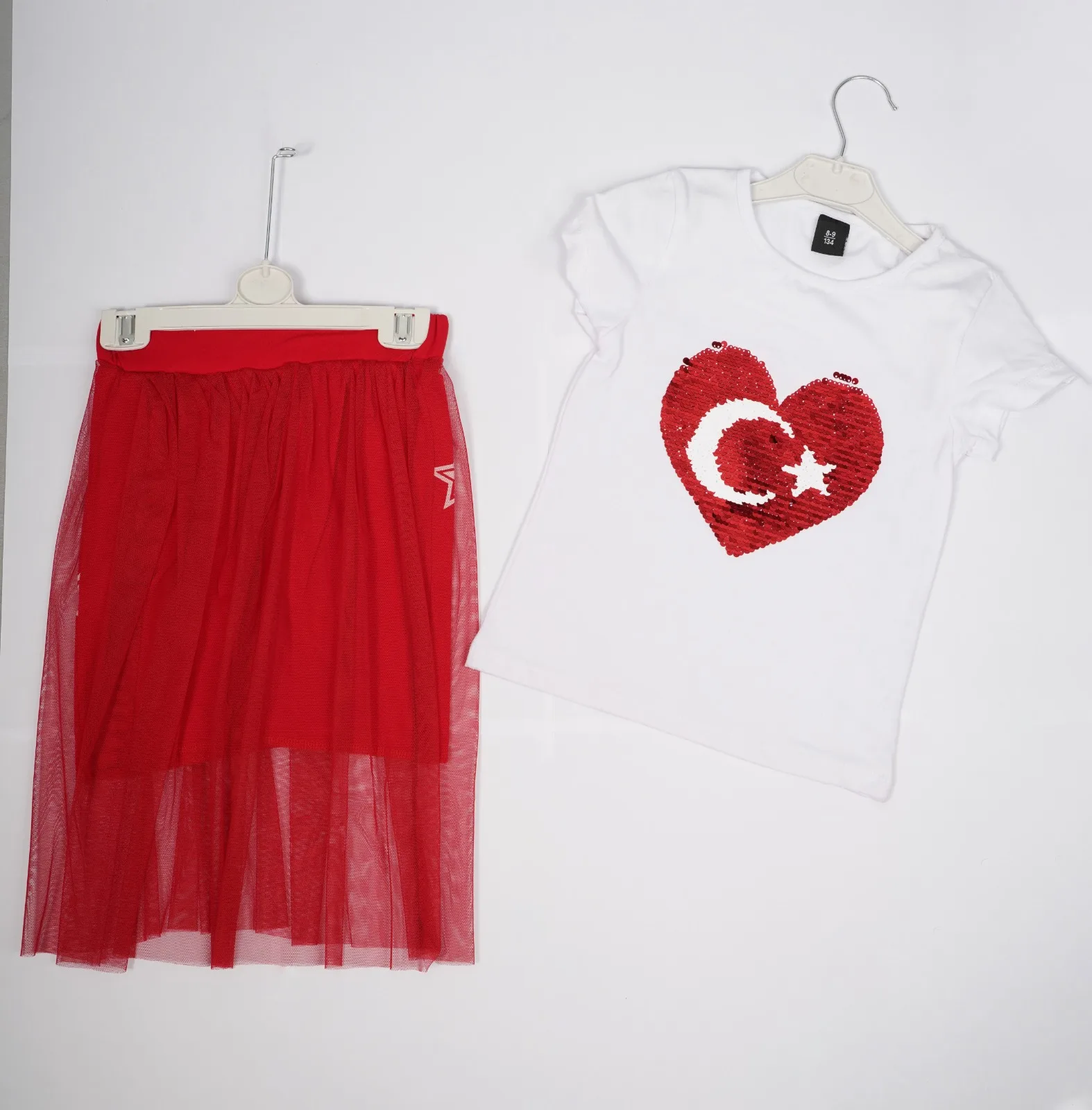 

amia girl teamed with child moon stars