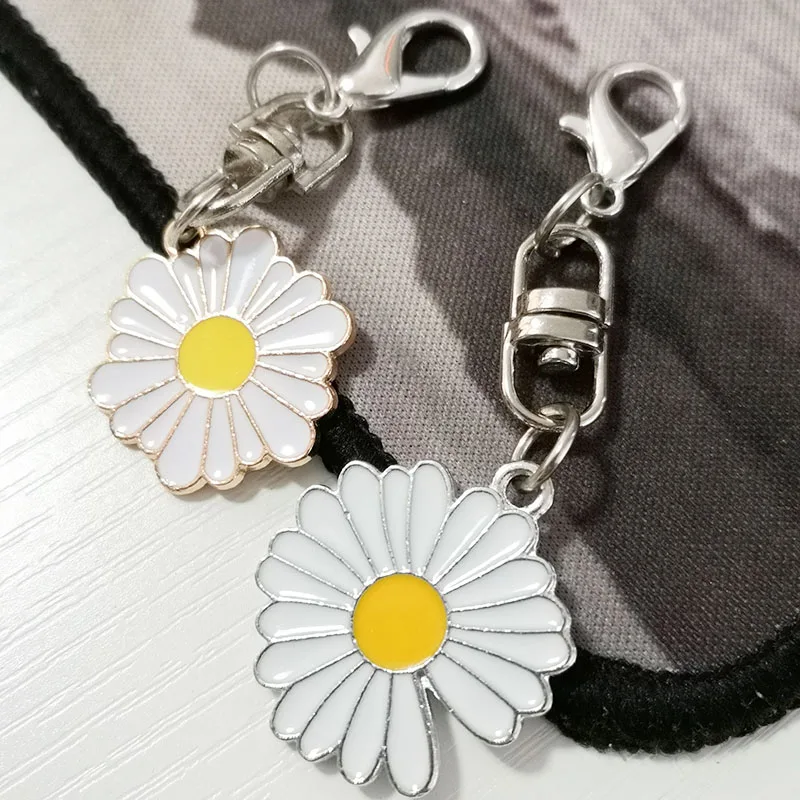 

1pcs KPOP G-Dragon Metal Daisy Shape Key Chain Keyring Peaceminusone Bag Accessories Fans Collection
