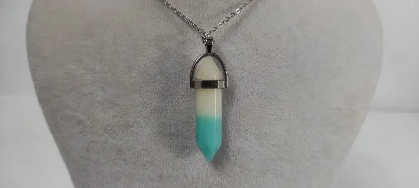 

2021 New Fashion Opal Stone Column Quartz Necklace For Women Natural Crystal Pendant Necklace Bohemian Statement Jewelry Gift