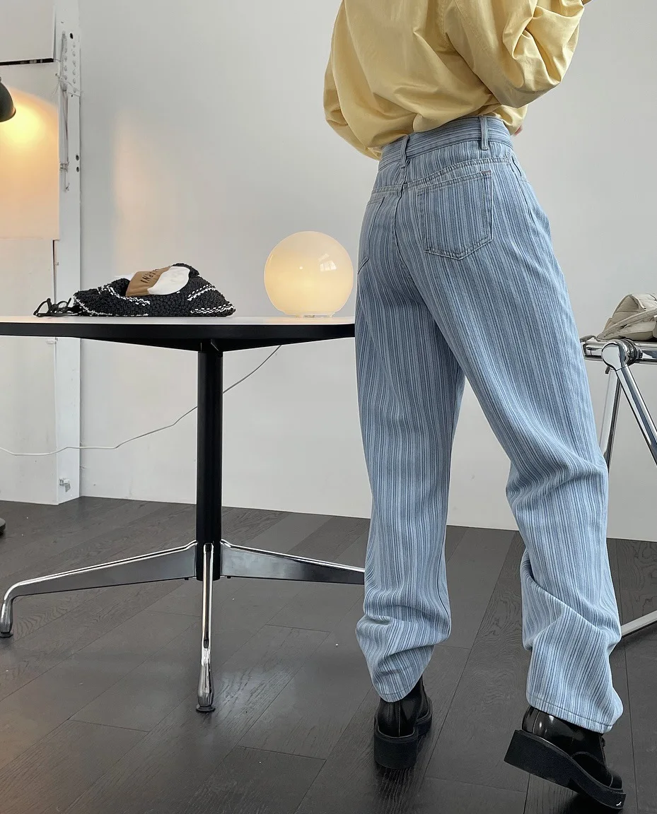 new woman straight blue classic jeans