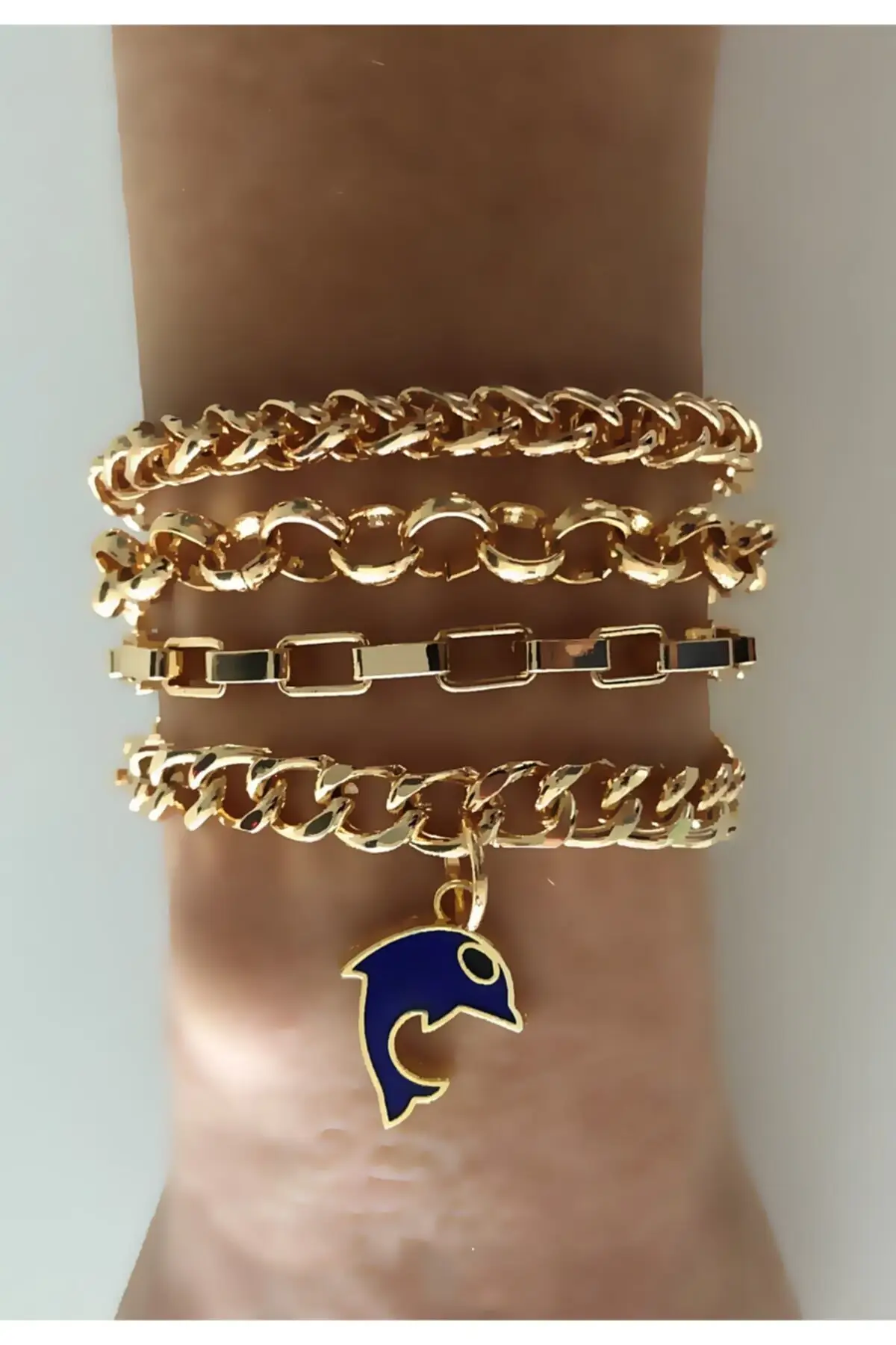 

Consisting of a combination of four different chains, shaky navy blue enamel dolphin quad bracelet Single tie Gold color 1st qua