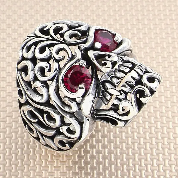 

Серебряное кольцо с черепом с красным камнем рубинового цвета камень серебро Для мужчин кольцо серебро Для женщин Для мужчин кольцо, сделан...
