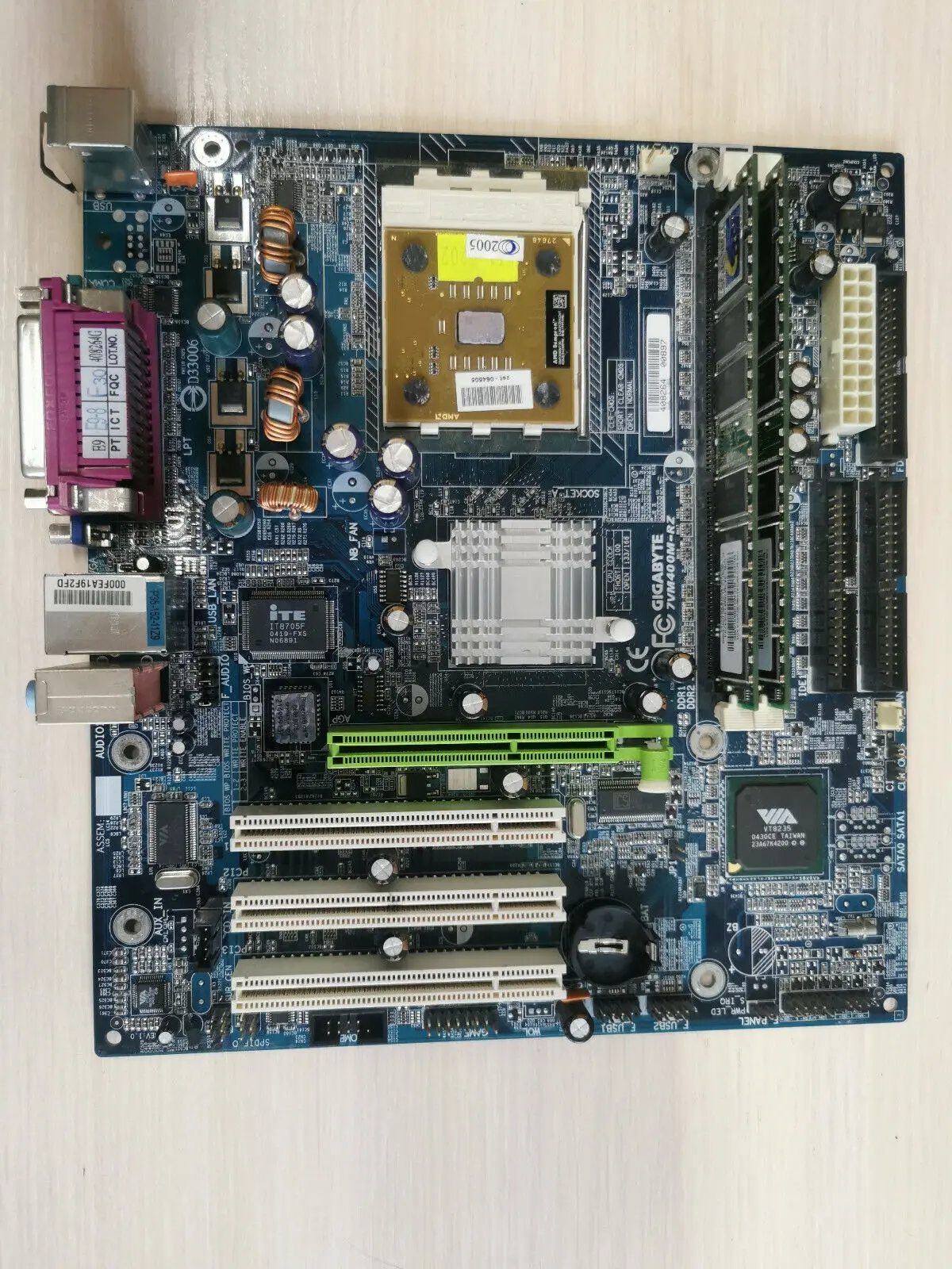 Материнская плата GIGABYTE GA-7VM400M-RZ Socket 462 / A | Компьютеры и офис