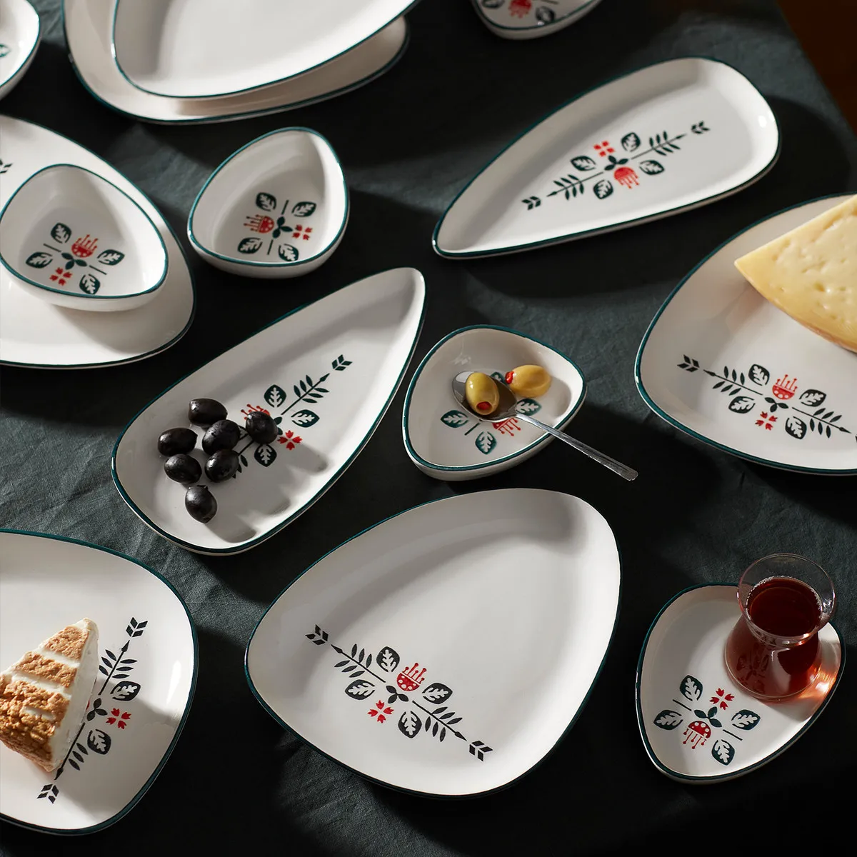 

Karaca Emerald 24 Pcs Breakfast Set For 6 People