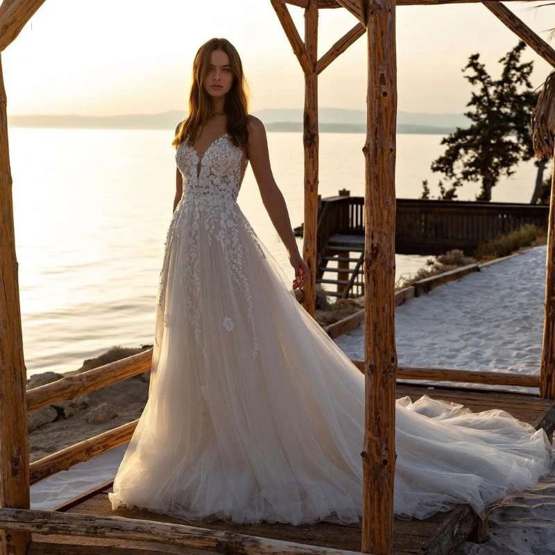 Lace Appliques Boho Tulle Wedding Dresses Spaghetti Strap V-Neck Beach Wedding Dress Princes Bridal Gown 2021 suknia slubna