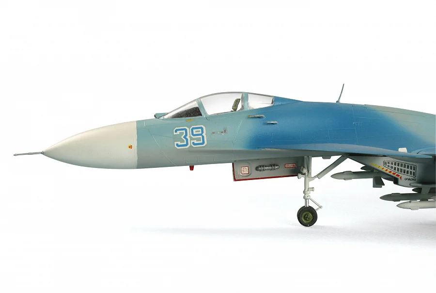 National team model Star Soviet fighter of winning the superiority in air су-27 1/72 |