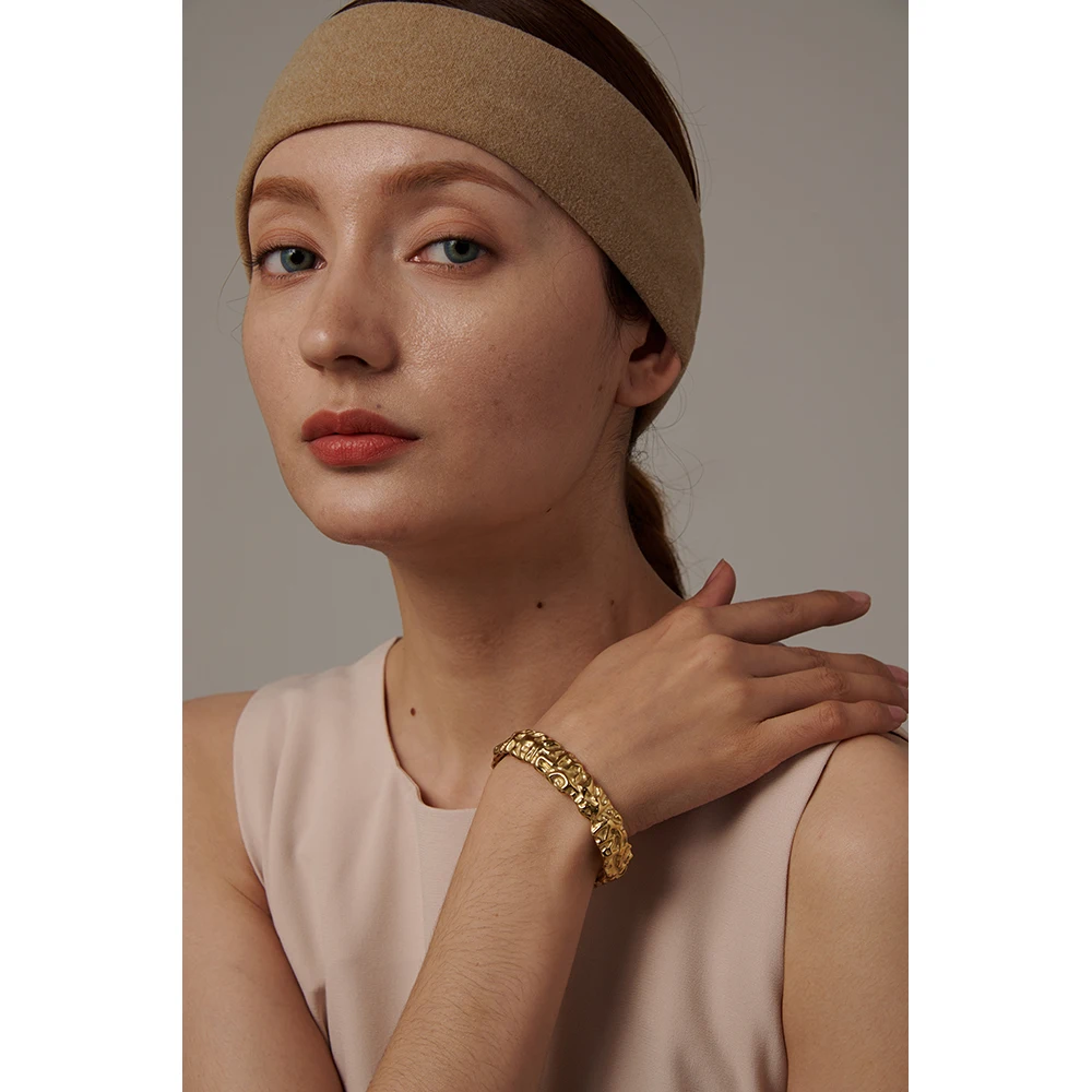 Yhpup Позолоченный геометрический водонепроницаемый браслет из тяжелого нержавеющей стали.