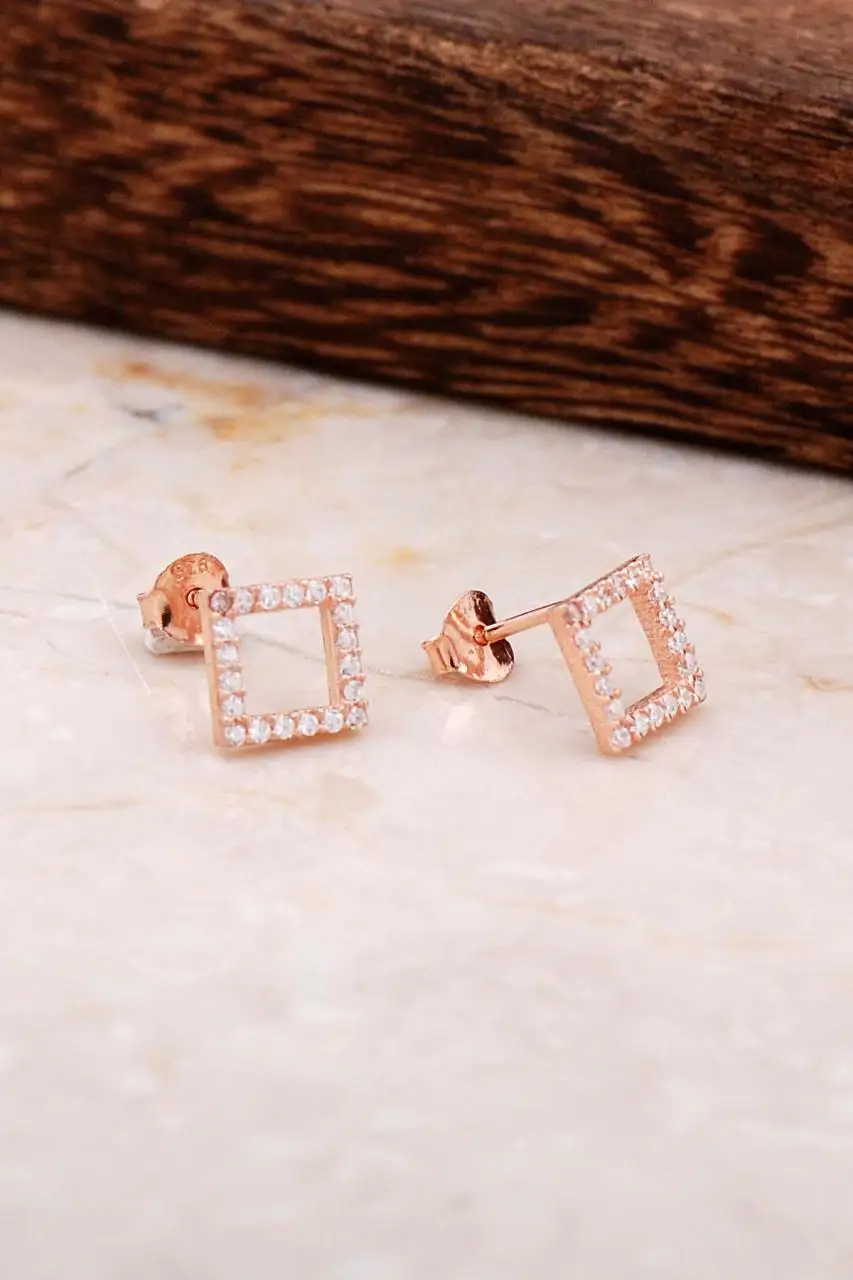 

Женские серьги из серебра 4801 пробы, с квадратными вставками
