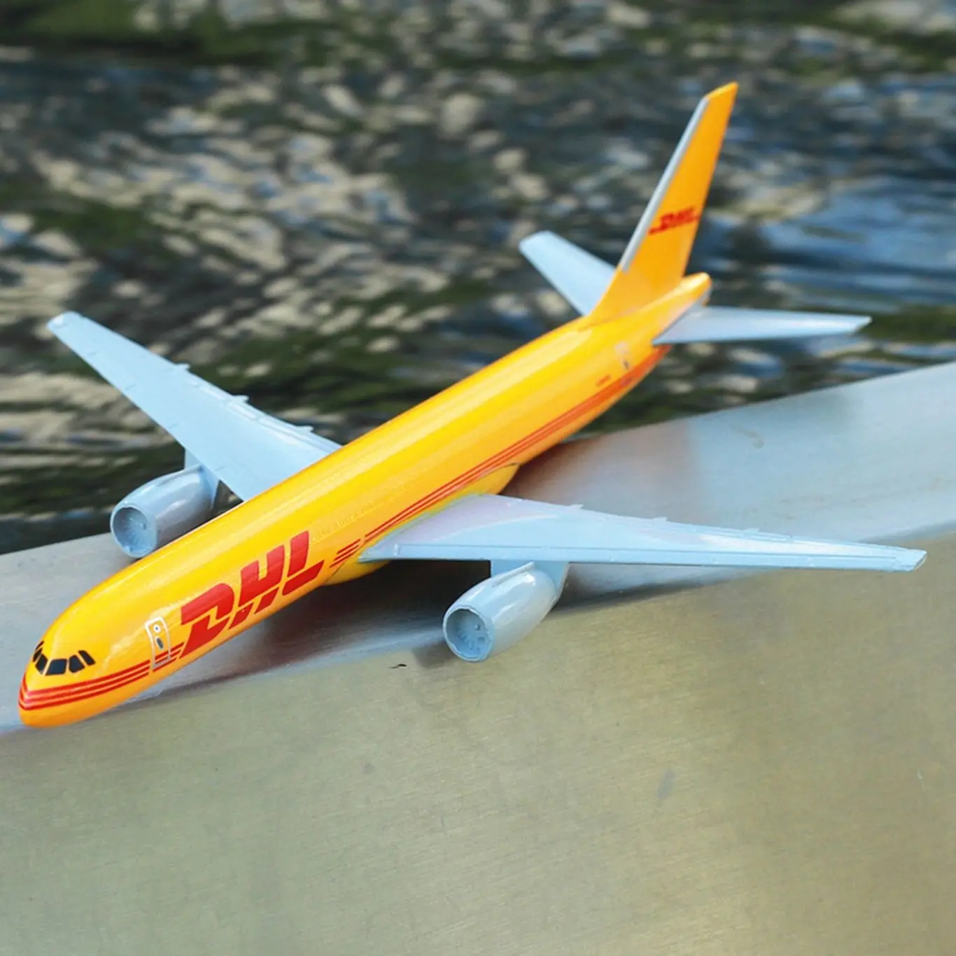 

DHL Boeing 757 Aircraft Diecast Model 6" Metal Airplane Miniature Collection Toys