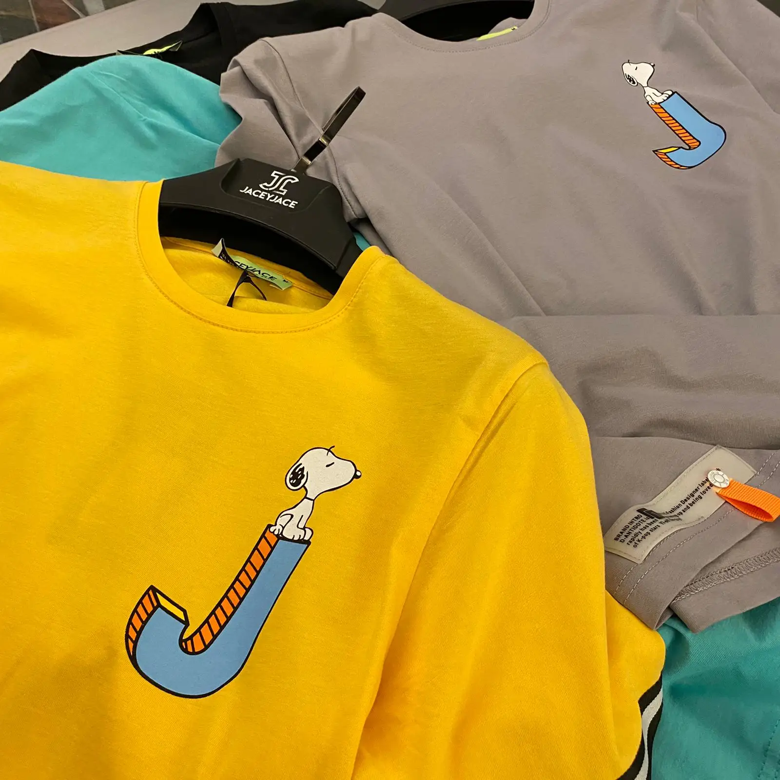 

2021 New season trend pattern T-shirt 100% cotton. Brand round neck and short sleeves. Brand quality T-shirt 100 cotton