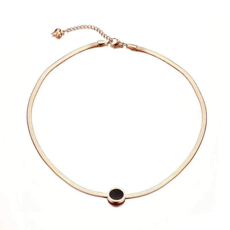 Ожерелье чокер с плоской змеиной цепочкой розовое золото римскими цифрами