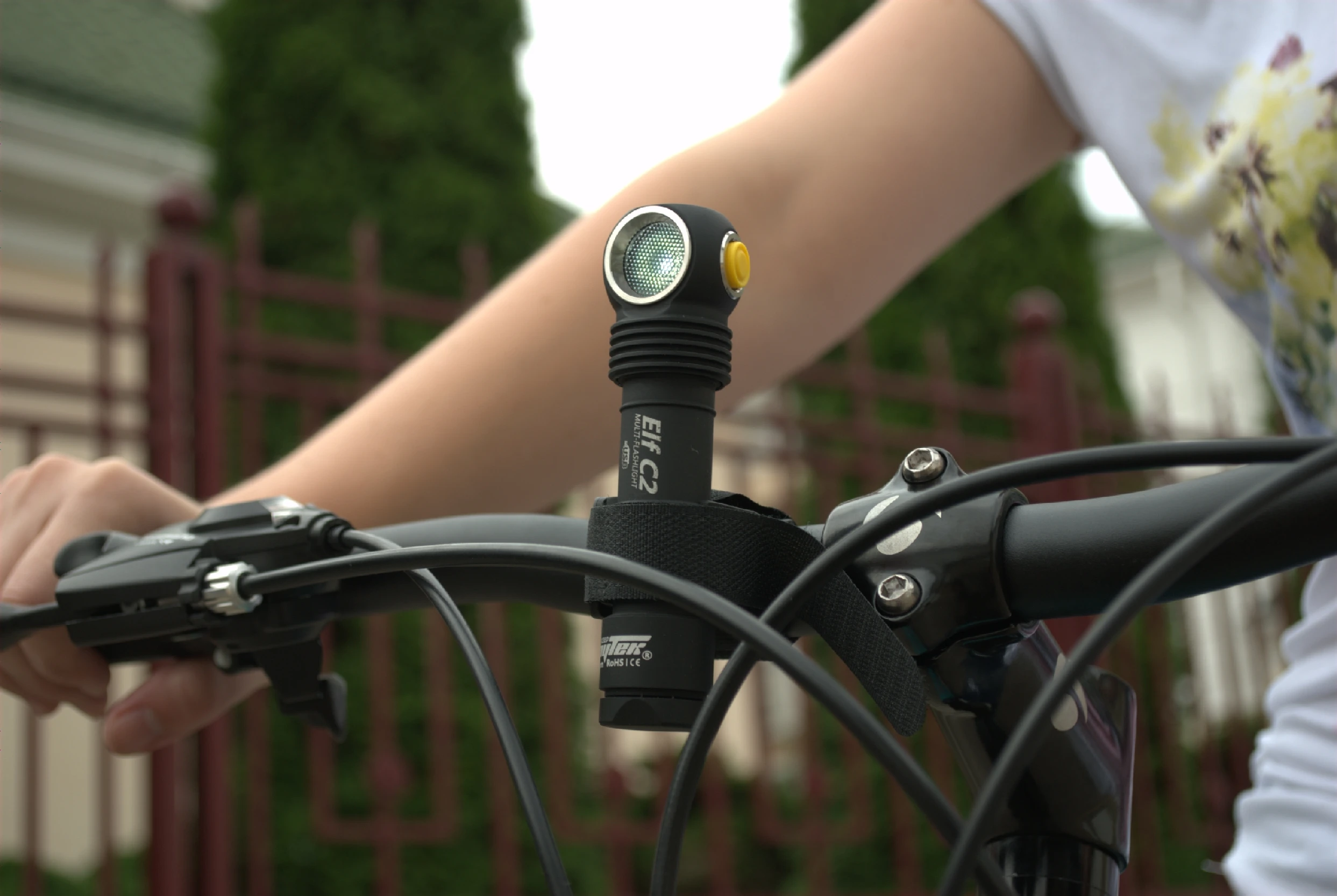 Светодиодный Налобный Фонарь Armytek Elf C2 XP-L Micro-USB+ 18650 Li-Ion аккумулятор
