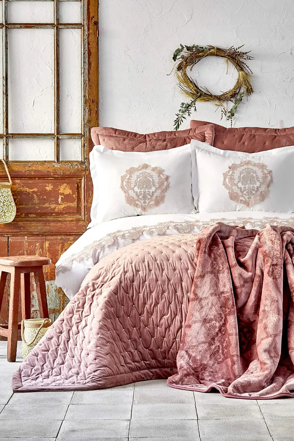 

Karaca Home Chester Powder 10 Pieces Dowry Set-Duvet Cover: 100% Cotton Bedspread: 100% Polyester Blanket: 100% Polyester boxed