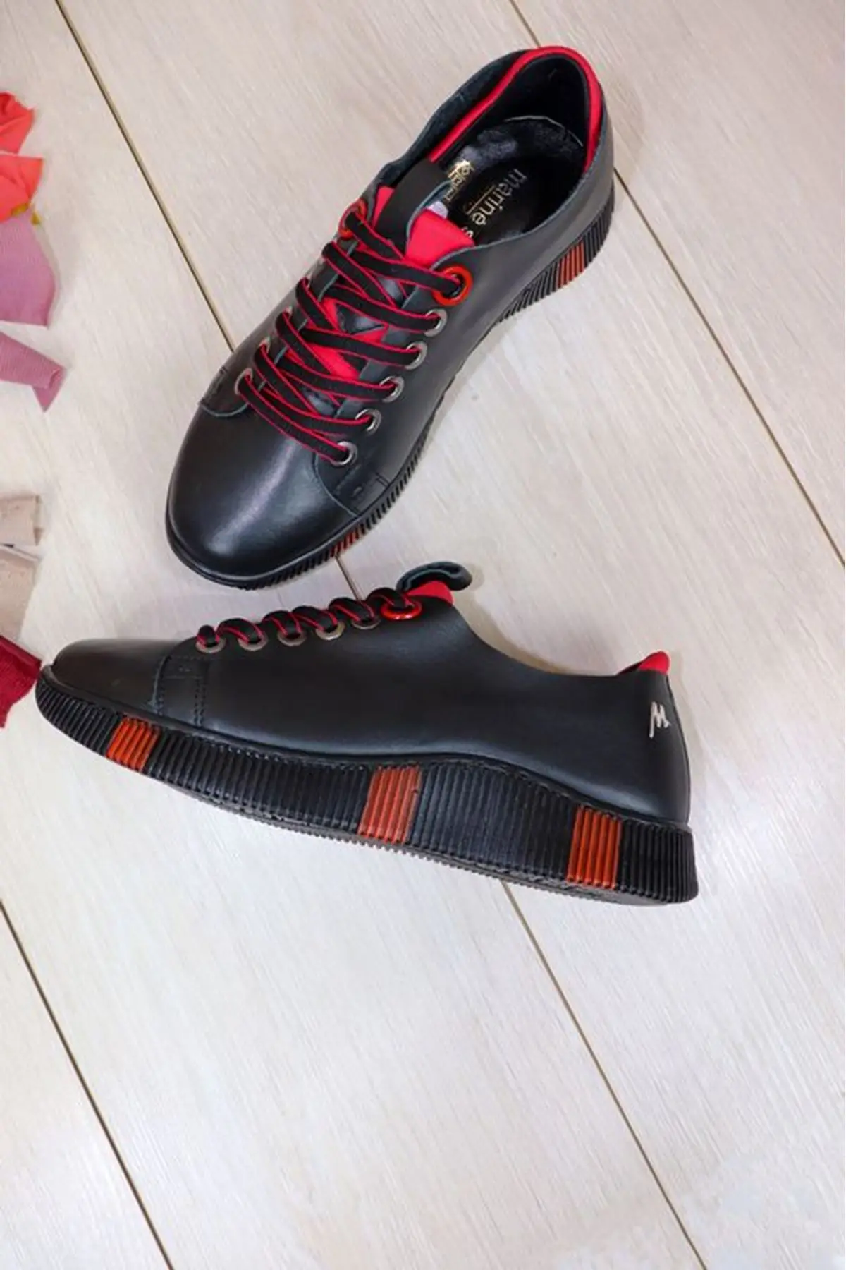 

Marine Shoes - 21Y114-2010 Siyah Krmz Back Detayl Kadn Ayakkabs