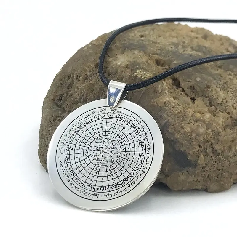 

Серебряное ожерелье-медальон амулет и прелесть