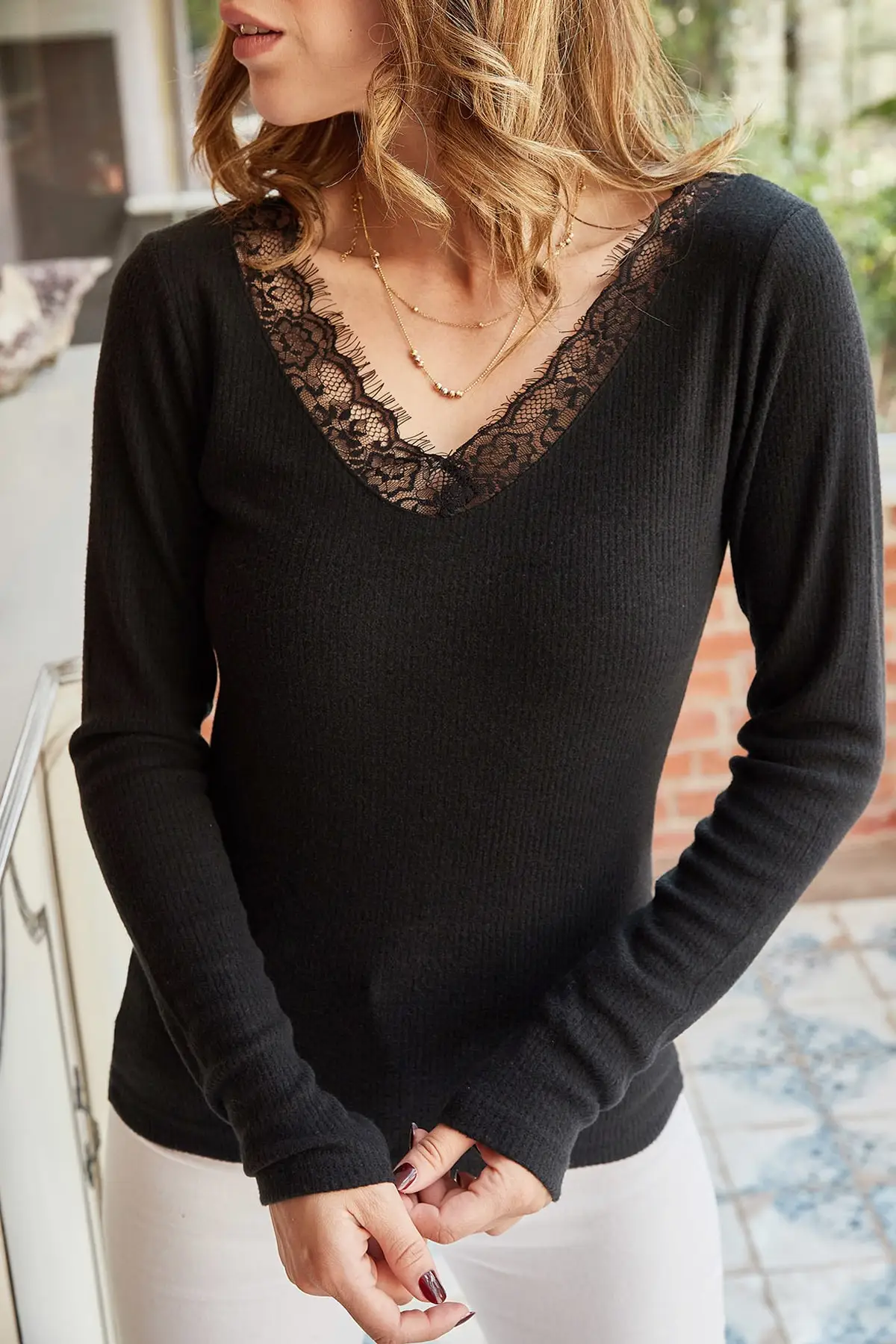 5x the han Women Black Ruched V Neck Blouse 9YXK2-41698-02 |