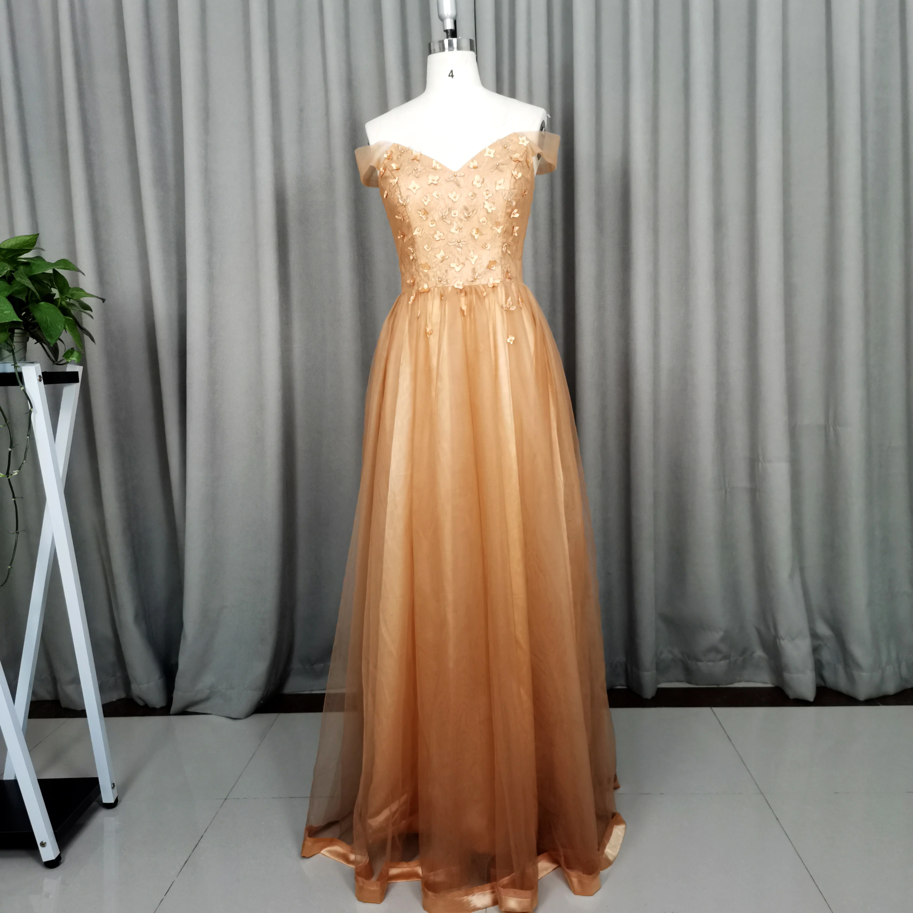 ТРАПЕЦИЕВИДНОЕ Тюлевое вечернее платье до пола с открытыми плечами и бисером