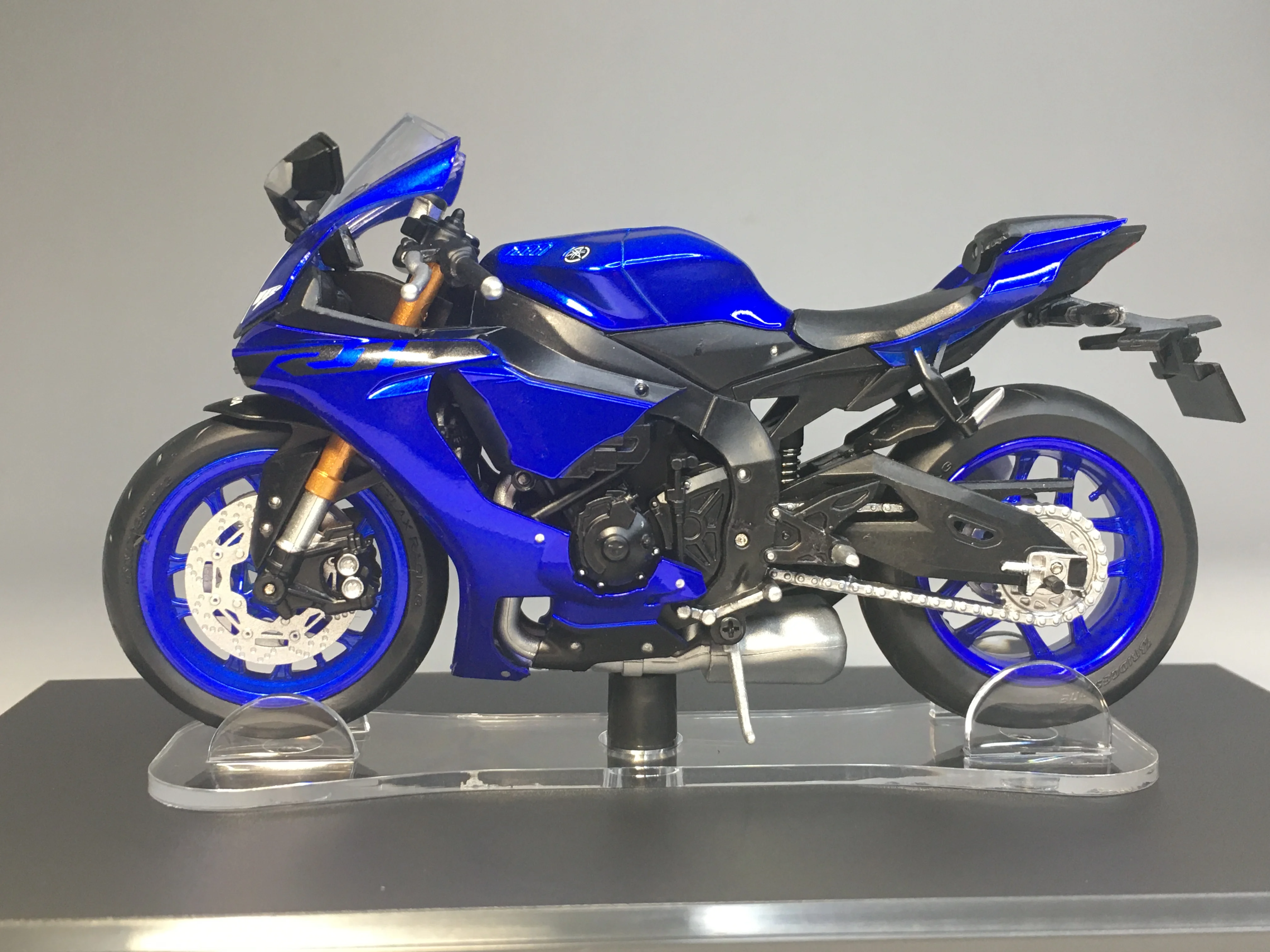 

Коллекция литых под давлением мотоциклов Yamaha CM 1:18, ограниченная серия