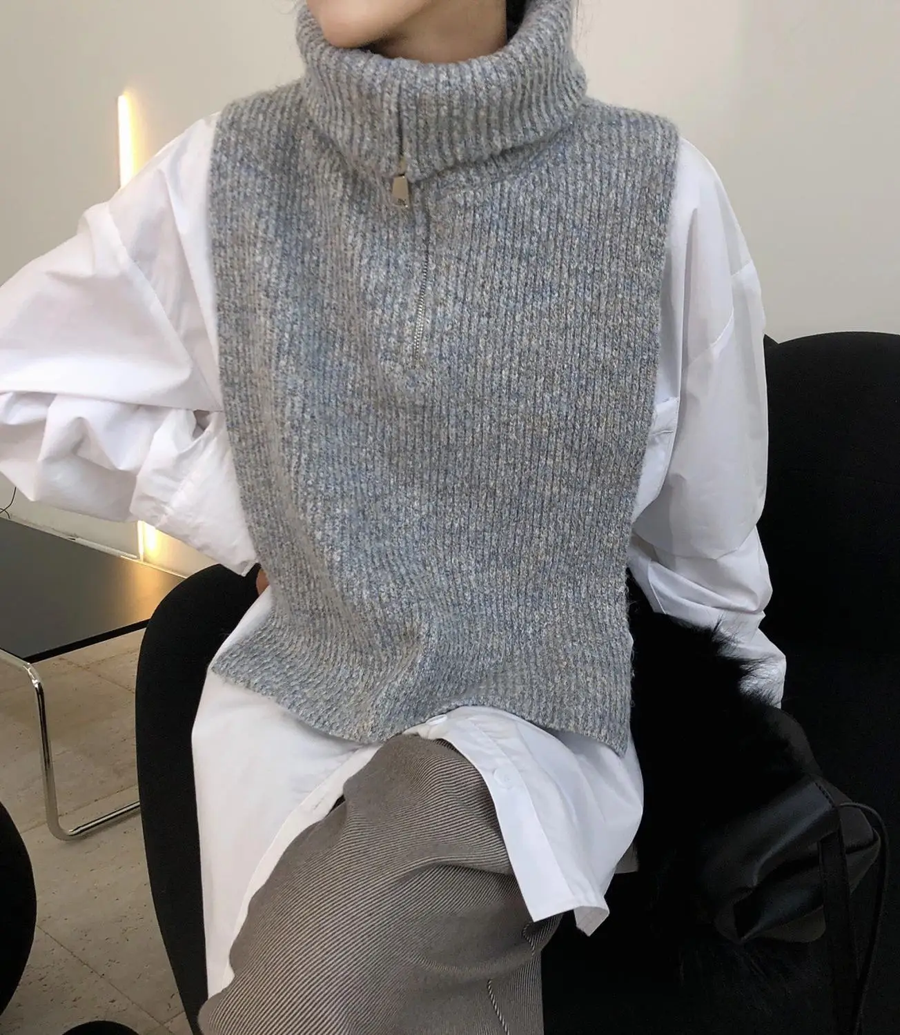

woman warm vest-sweater with zipper