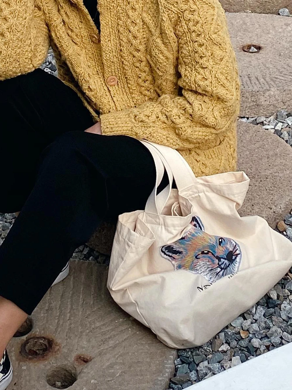 

ZESSAM Color Fox Head Letter Graphic Print Unisex Canvas Travel Bag Casual Large Capacity Tote Bag (Not Embroidery)