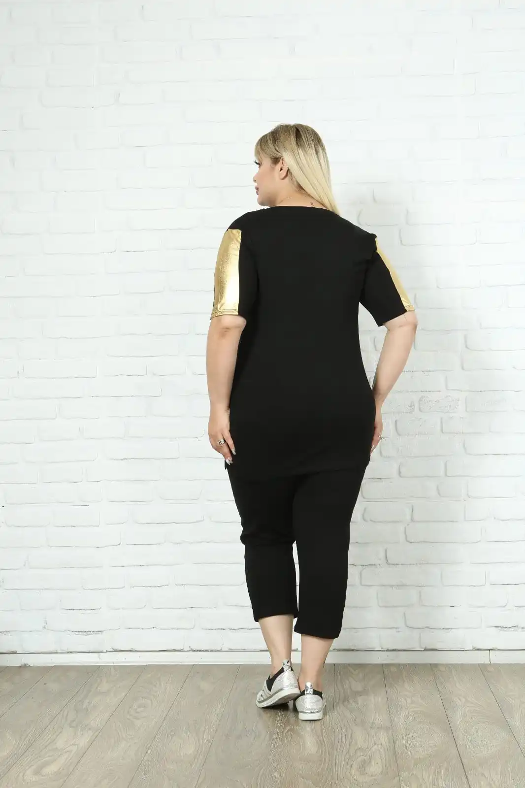 Divas Plus Size Women Summer Fashion Two Pieces Gold Alphabet Pattern Casual Viscon Capri Pants Short Sleeve Blouses Sets