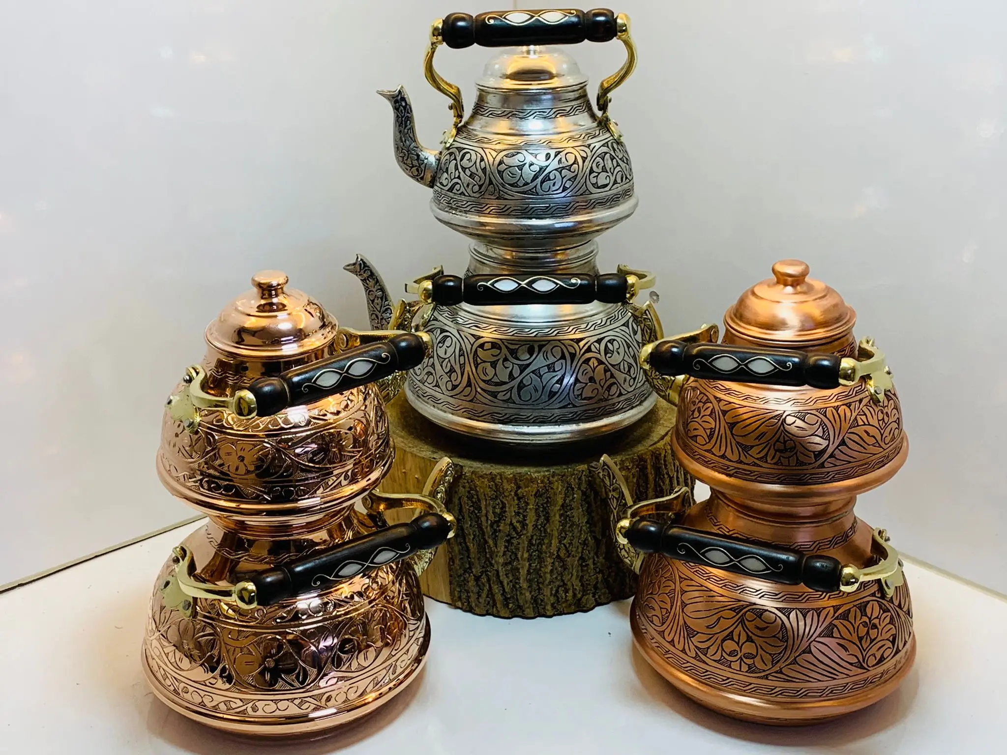 

COPPER HAND PROCESSED WOODEN HANDLE TEA TANK 1.4 LITER AND 2.8 LITER (The product is a single teapot.)