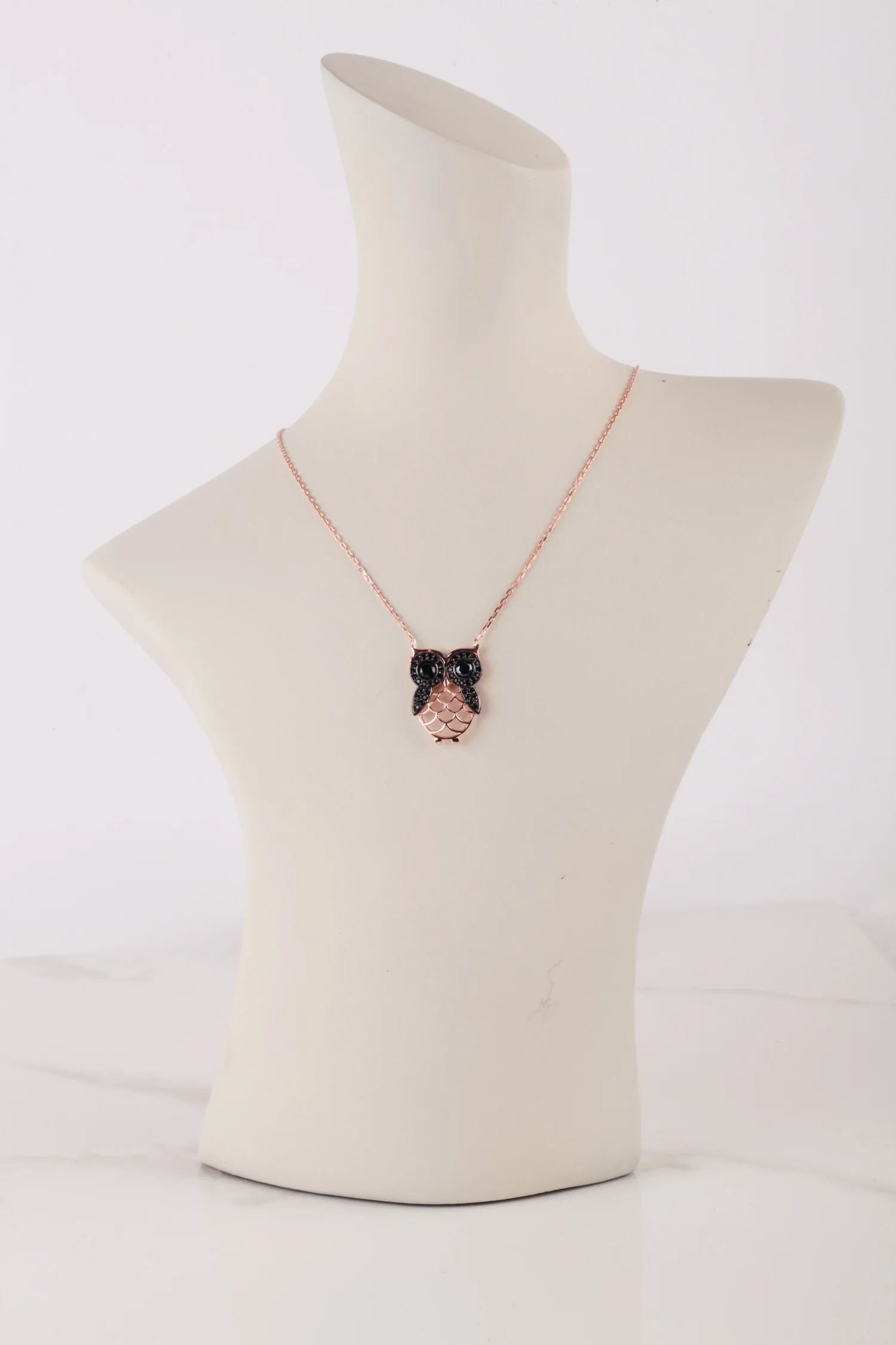 

Колье из серебра с рисунком совы