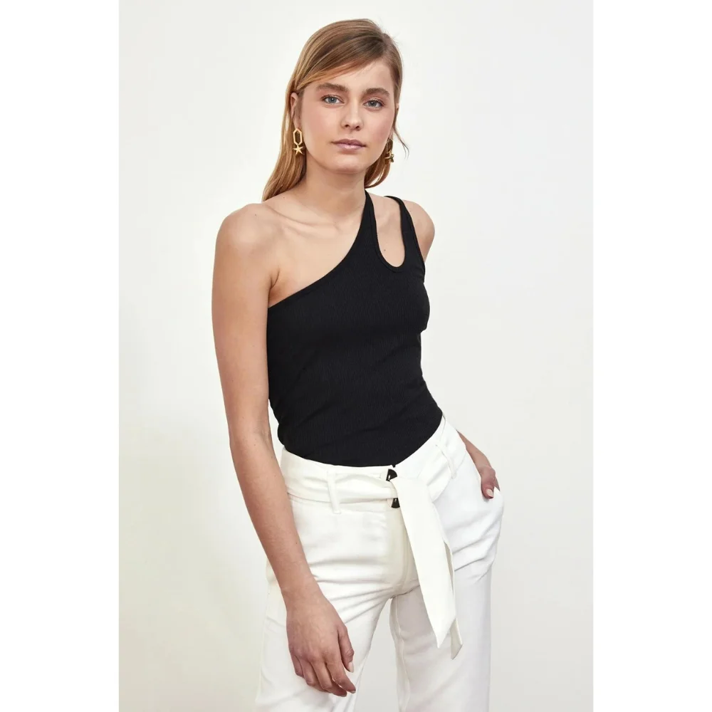 

Black One-Shoulder Ribbed Knitted Blouse