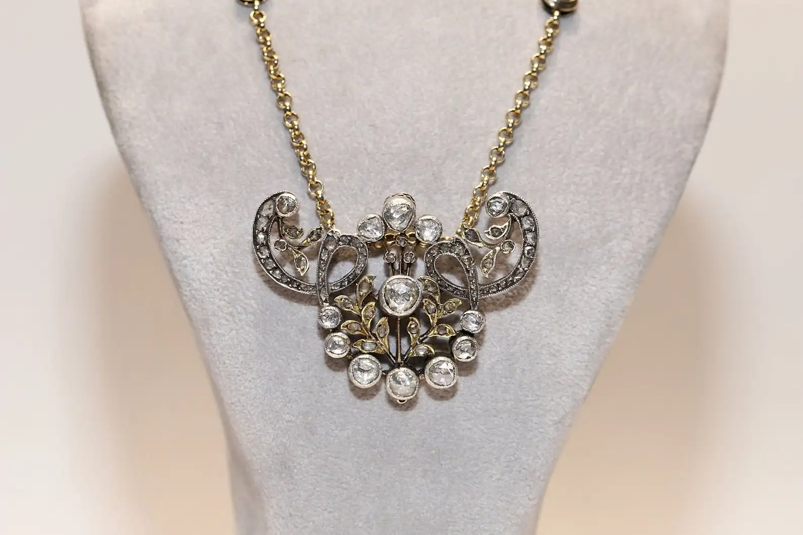 

Perfect Antique Victorian 14k Gold Natural Rose Cut Diamond Decorated Flowers Style Necklace