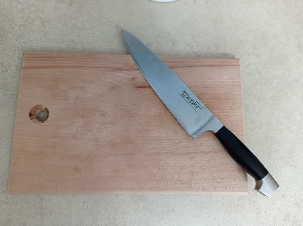 Большая разделочная деревянная доска для сервировки подачи блюд на кухне | Дом и