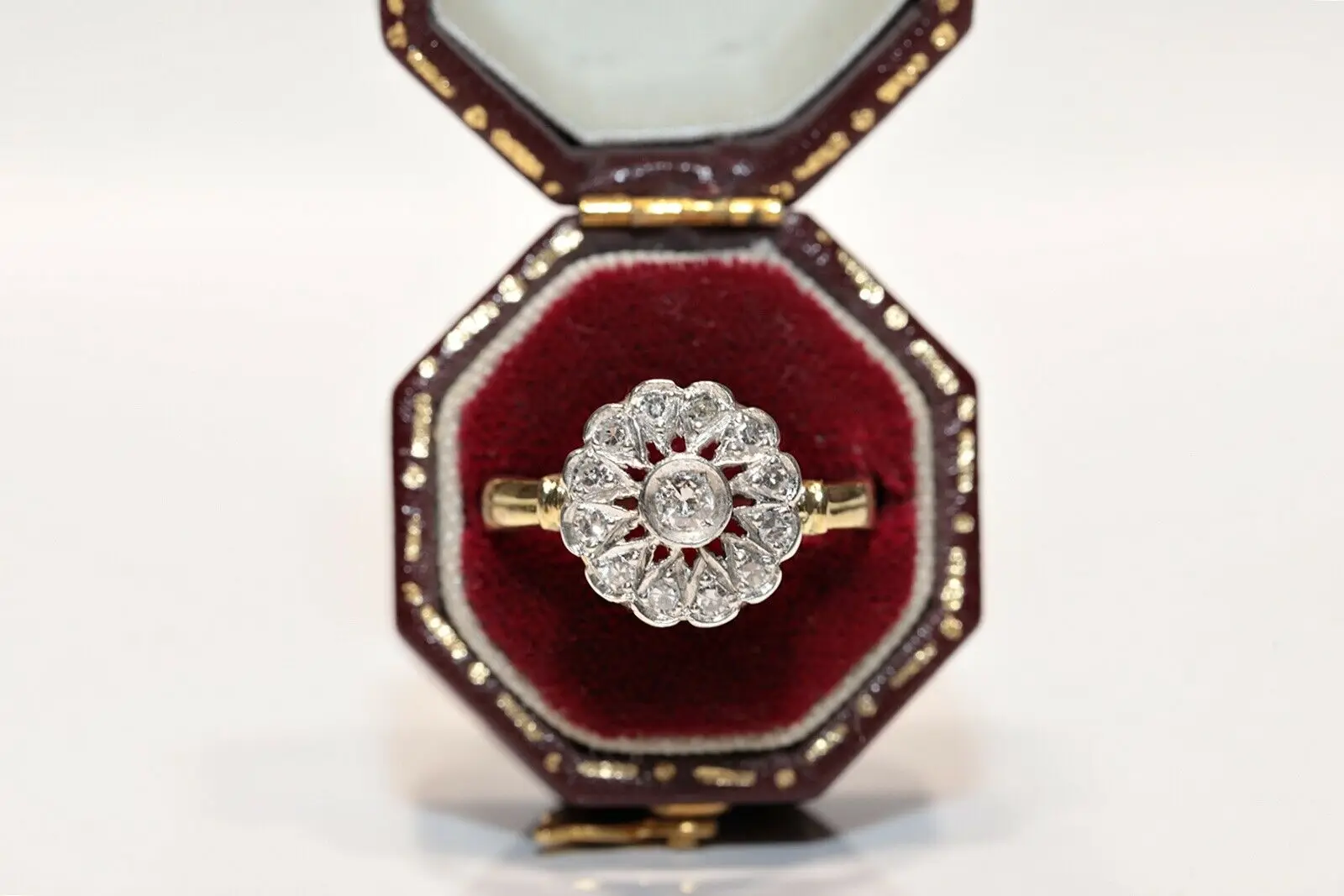 

ANTIQUE ORIGINAL VICTORIAN 18K GOLD NATURAL DIAMOND DECORATED PRETTY RING