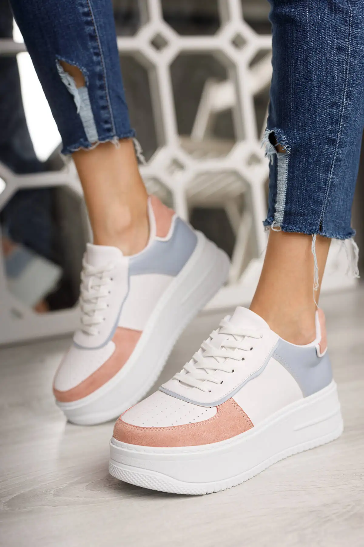 

Women 3 Colors Sneaker - TRY0600D