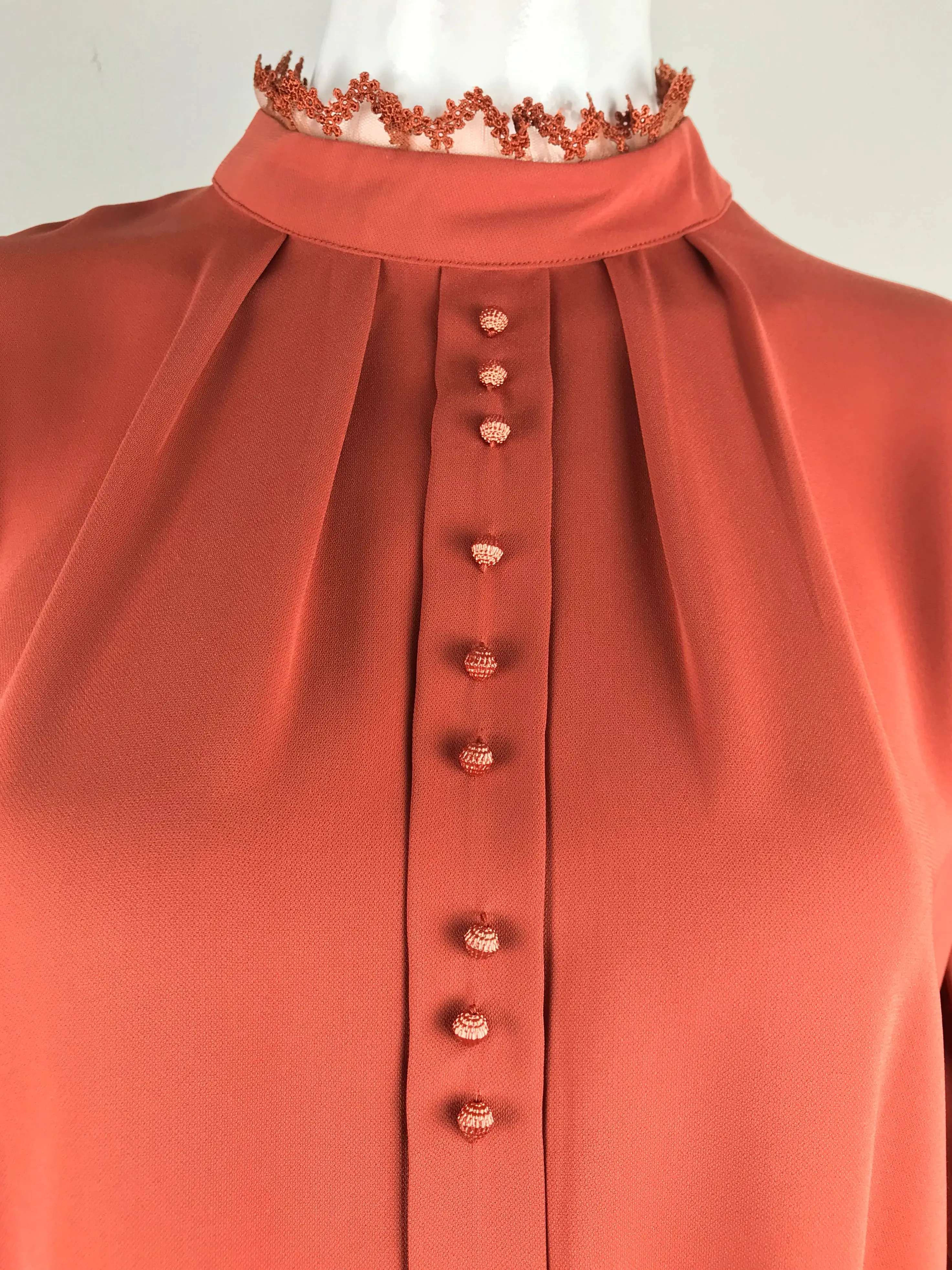 

Shirts & Blouses