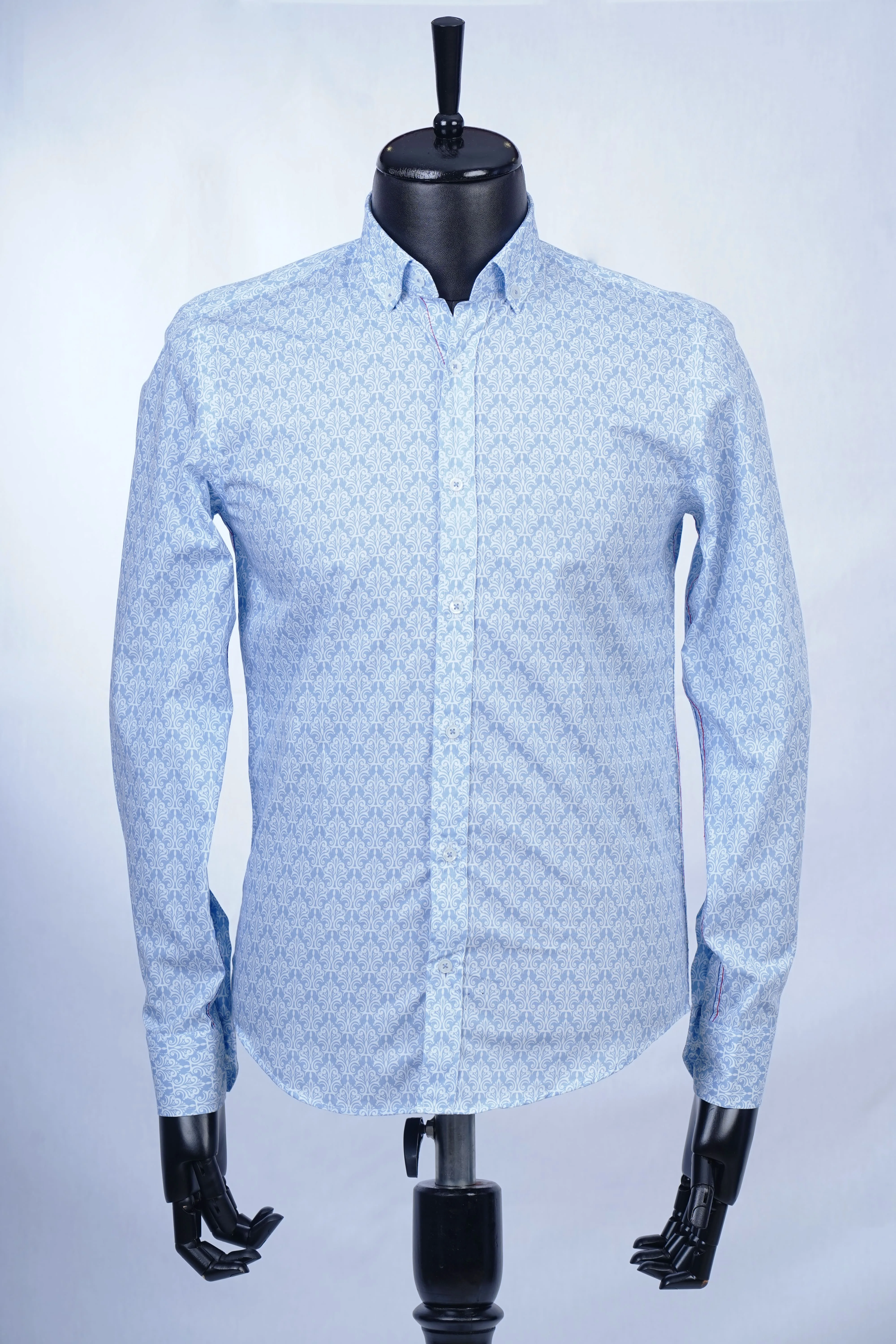 

Tight-fitting mould. Good quality 100 cotton. Male model